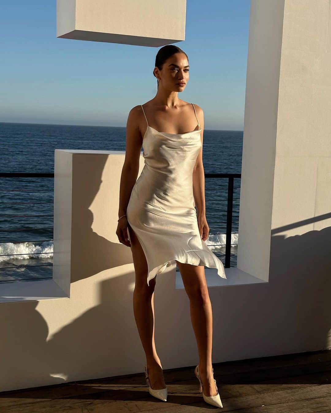 シャニーナ・シャイクのインスタグラム：「Silk + water」