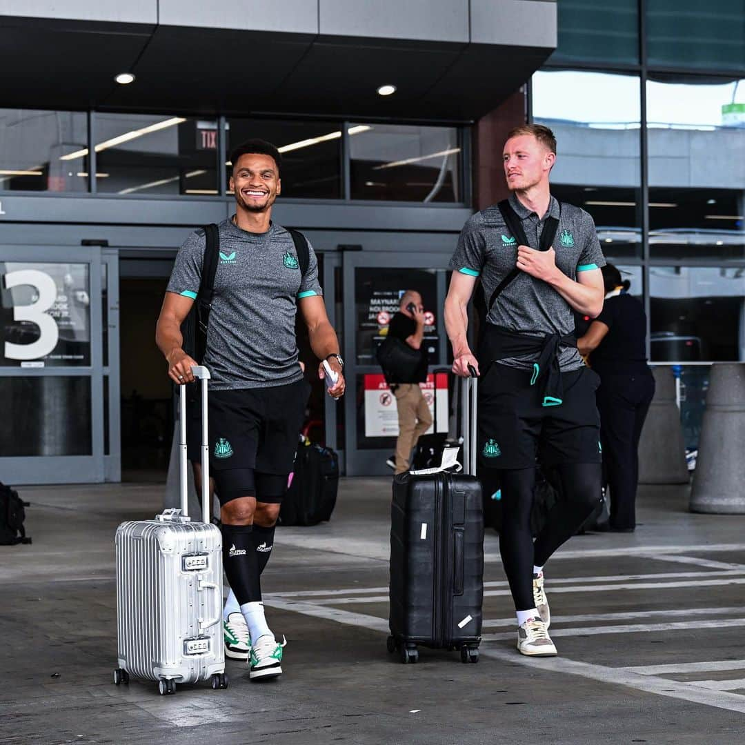 ジェイコブ・マーフィーのインスタグラム：「𝗧𝗼𝘂𝗰𝗵 𝗱𝗼𝘄𝗻 𝗨𝗦𝗔 ✈️🇺🇸 @nufc」