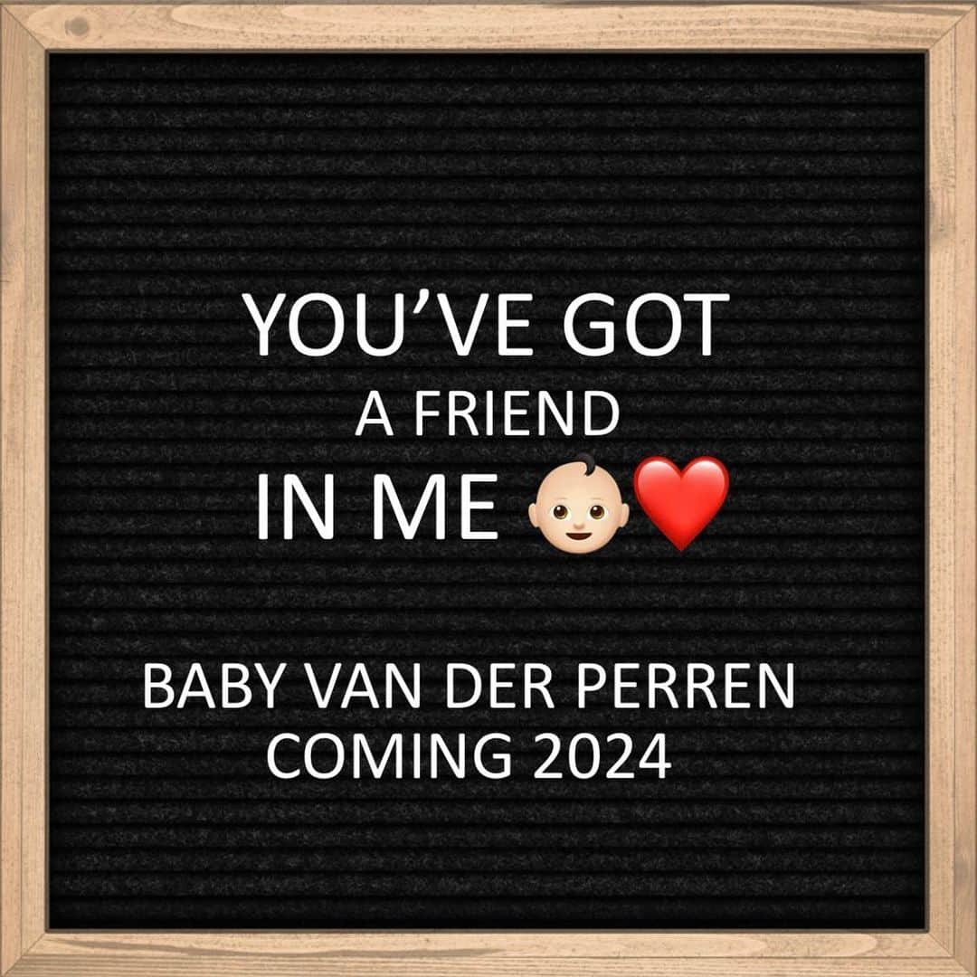 ジェナ・マッコーケルさんのインスタグラム写真 - (ジェナ・マッコーケルInstagram)「Baby Van der Perren no.2 is on its way!   We are super excited to become a family of 4! 👶🏼❤️」7月21日 4時44分 - jenna_mccorkell