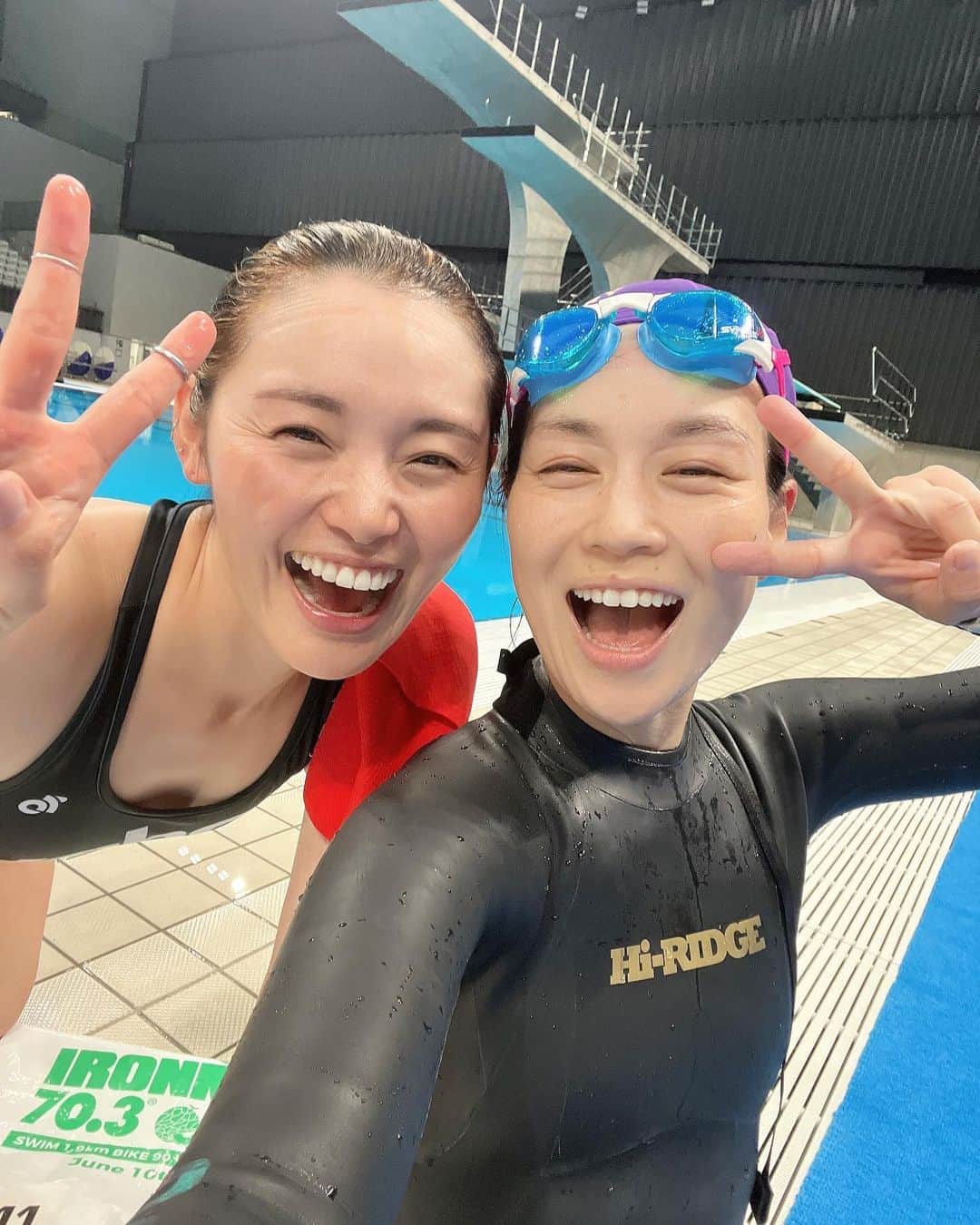 水越結花のインスタグラム：「🧜‍♀️ MihoC swim @東京アクアティクスセンター 手術前ラストレッスン！ 2020オリンピックの会場🇯🇵🏅 水深5mのダイビングプールでOWS🏊‍♀️🌈 至って真面目にお稽古してきました✨  7月21日🏖️今日は膝の手術の日🦵！ みほし膝どうしたの？とわたしにもDMが 届いておりますので、妹代表としてお答えします🧑‍⚕️w  半月板縫合術 『骨髄液フィブリンクリット法』 広島の膝の名医に執刀していただくらしいです！  なんのこっちゃ分からんけど、 故障してから8年も普通だったら 立ってるだけでもきっと大変なお膝で  競泳で日本新記録を目指して挑戦して スペシャのアンバサダーとして各地を漕ぎ回り キロ4で走って大学生とバチバチレースしたり ファスティングしながら🍓をたった一口かじって うんめ〜！って感動しながら 自分のトレーニングとコーチの仕事をこなして 術後、現役復帰のために増量期に 大好きなコーラをちょっと我慢しながら ハードなトレーニングをこなしておりました。  誰よりもトライアスリートの安全を考えて 怪我しないためのトレーニングを 厳しく指導してきてくれたのは たくさんの痛みを知ってるからだよね。 人のことばっかやから、たまには自分も大事にして🌈 大きな大きな決断をしてくれてありがとう✨  「私の経験や、復帰劇が、 誰かのパワーに変わったら嬉しい。 TRIMINGのみんなでレースに出たい。 レーサーに戻りたい。」  大丈夫、あなたは膝神。 みんなで待ってる！松葉杖でBD駅伝しようぜ！ 行ってらっしゃい✨✨✨  🩵💛🩷🩵💛🩷🩵💛🩷🩵💛🩷🩵💛🩷」