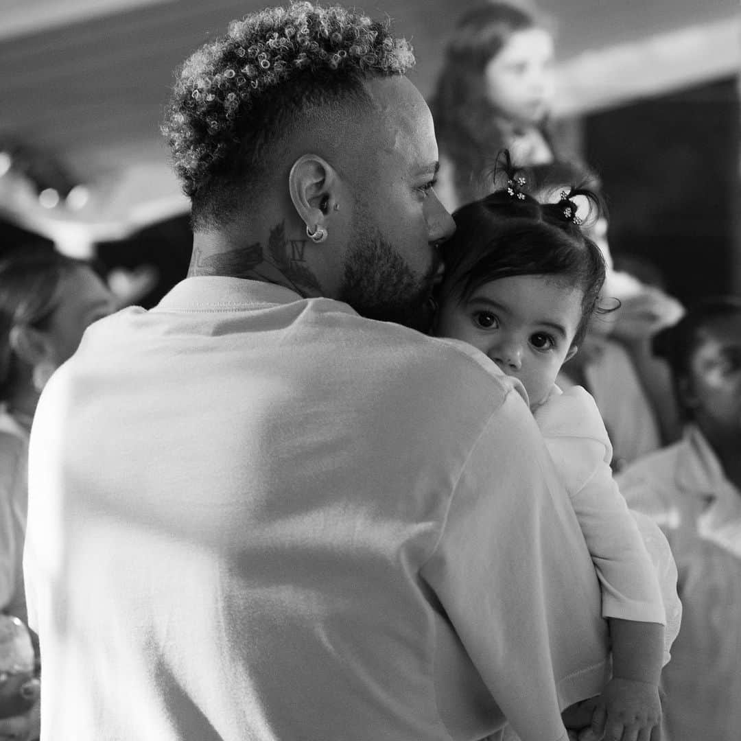 ネイマールのインスタグラム：「1 aninho 😍 parabéns minha princesa, te amo ♥️」