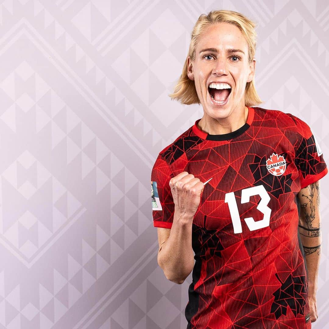 ソフィー・シュミットのインスタグラム：「Absolutely honoured to represent Canada at yet another World Cup. 🖐🏼th ...  A massive thank you to all those that have been on this journey with us and with me personally, you know how you are! … Excited for what this team has within us and ready to show case it. Let the games begin 😊」