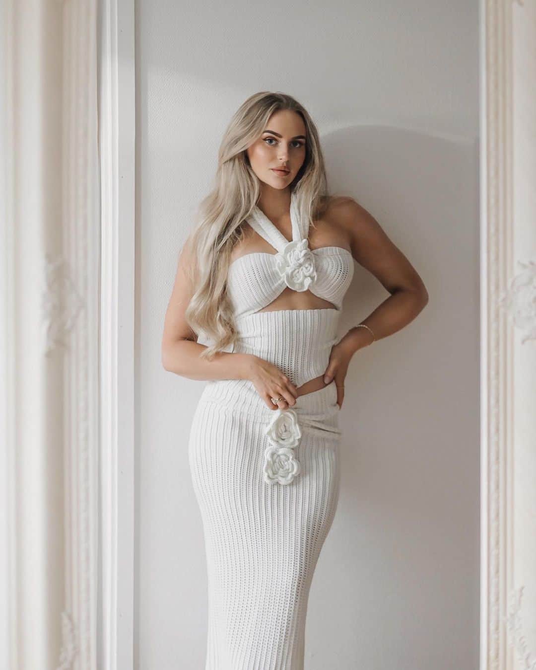 Anna Nyströmのインスタグラム：「@FashionNova Dream set 🤍🤍 1, 2, 3, 4 or 5? 🫶🏼」