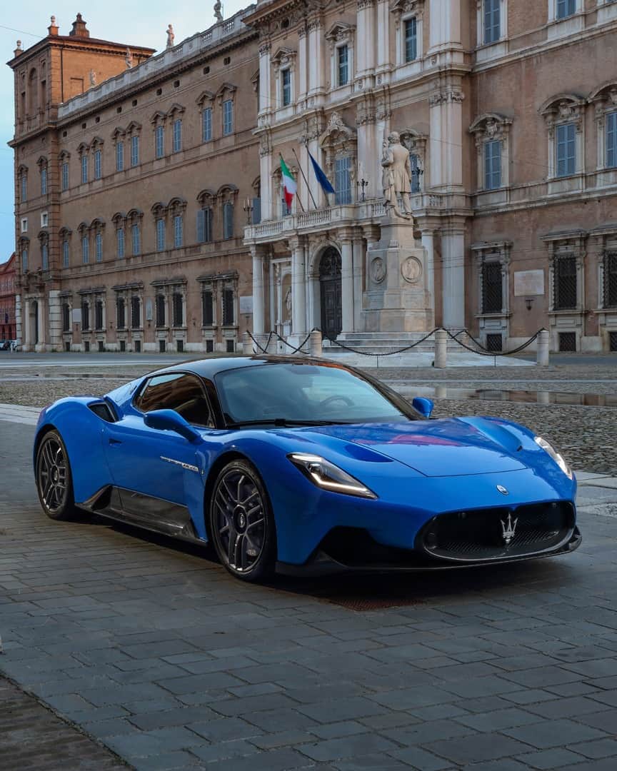 Maserati Japan | マセラティ ジャパンのインスタグラム：「過去と未来、東洋と西洋。時代や国境を超えた普遍の美しさをたたえた、マセラティ MC20。��  詳しくはこちら� https://www.maserati.com/jp/ja/models/mc20  �#Maserati #マセラティ #MaseratiJapan #マセラティジャパン #MC20」