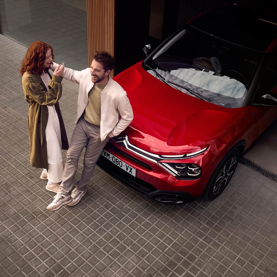Citroënのインスタグラム：「Basic rule : always refuse to lend your #CitroënËC4 with a smile, it's important.」