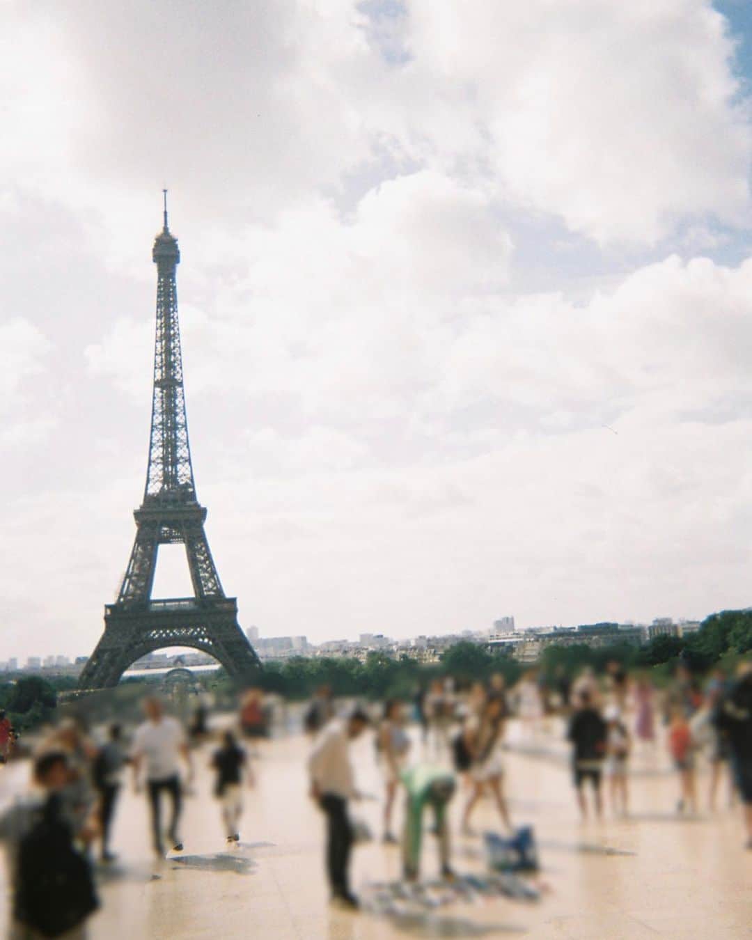 齋藤冬優花のインスタグラム：「「Japan Expo Paris 2023」ありがとうございました🥖🇫🇷夢だった海外でのライブパフォーマンスを実現できてとても幸せでした。現地ではスタッフさんの計らいで観光もできたので、パリの素敵な街並みをお裾分けします~☺️#japanexpoparis #櫻坂46 #france #paris #eiffeltower #arcdetriomphe」