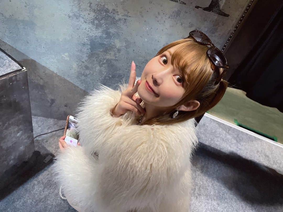 秋田知里さんのインスタグラム写真 - (秋田知里Instagram)「🍓2023.5.31-6.4 舞台「アビリティイレブン」 写真見返してたらるかとかんなとの写真しかほぼなかった🤣🤣  作品はとにかく全キャラぶっ飛んでて、私は何故かその中でもよりやばいと思われてる、フルーツをグミに変えるアビリティを待つ子でした🍓🧚‍♀️✨ 意味のないおバカなことを真剣にやるの(褒めてる)楽しかった☺️！  #アビリティイレブン #舞台 #MW10 #秋田知里 #ギャル #中身はただのアホ」7月21日 16時12分 - akitachisato_official