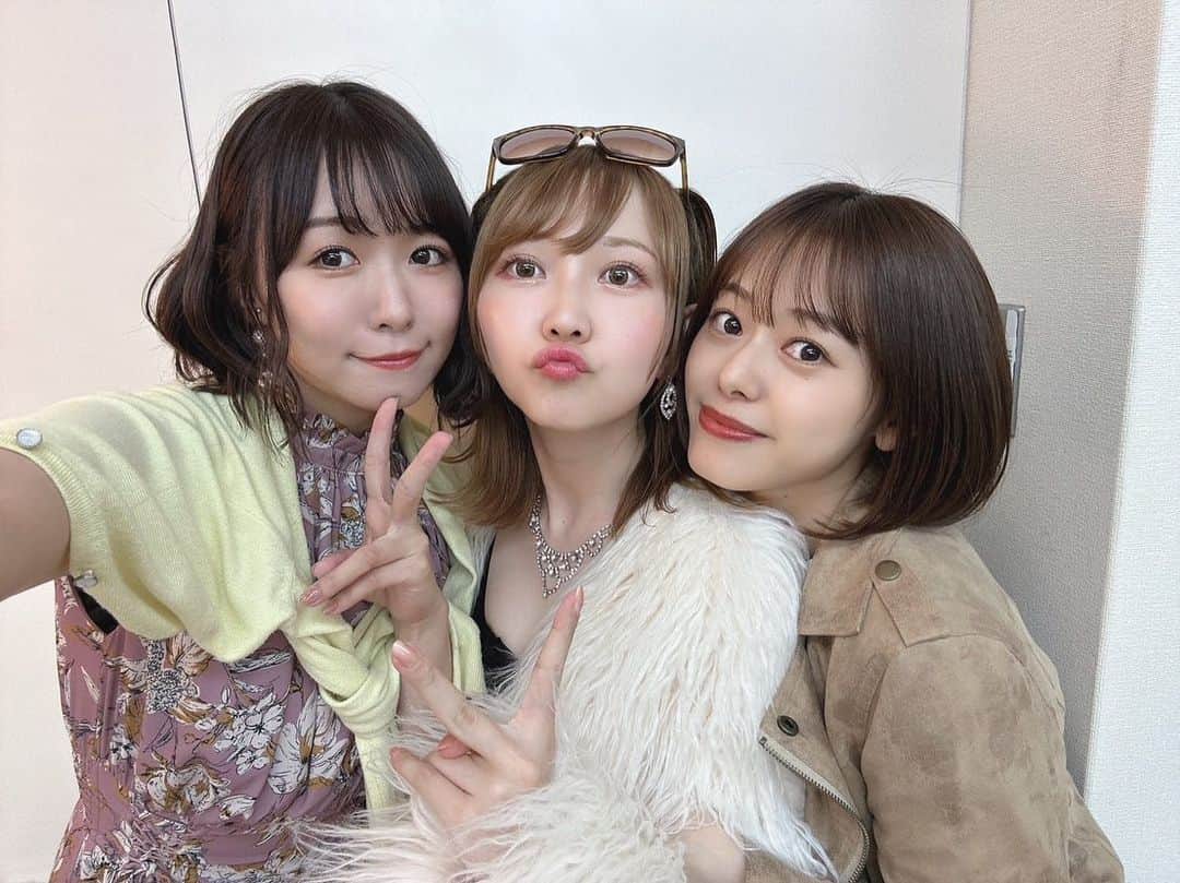 秋田知里さんのインスタグラム写真 - (秋田知里Instagram)「🍓2023.5.31-6.4 舞台「アビリティイレブン」 写真見返してたらるかとかんなとの写真しかほぼなかった🤣🤣  作品はとにかく全キャラぶっ飛んでて、私は何故かその中でもよりやばいと思われてる、フルーツをグミに変えるアビリティを待つ子でした🍓🧚‍♀️✨ 意味のないおバカなことを真剣にやるの(褒めてる)楽しかった☺️！  #アビリティイレブン #舞台 #MW10 #秋田知里 #ギャル #中身はただのアホ」7月21日 16時12分 - akitachisato_official