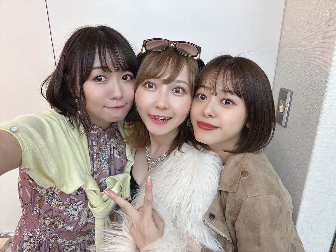秋田知里さんのインスタグラム写真 - (秋田知里Instagram)「🍓2023.5.31-6.4 舞台「アビリティイレブン」 写真見返してたらるかとかんなとの写真しかほぼなかった🤣🤣  作品はとにかく全キャラぶっ飛んでて、私は何故かその中でもよりやばいと思われてる、フルーツをグミに変えるアビリティを待つ子でした🍓🧚‍♀️✨ 意味のないおバカなことを真剣にやるの(褒めてる)楽しかった☺️！  #アビリティイレブン #舞台 #MW10 #秋田知里 #ギャル #中身はただのアホ」7月21日 16時12分 - akitachisato_official