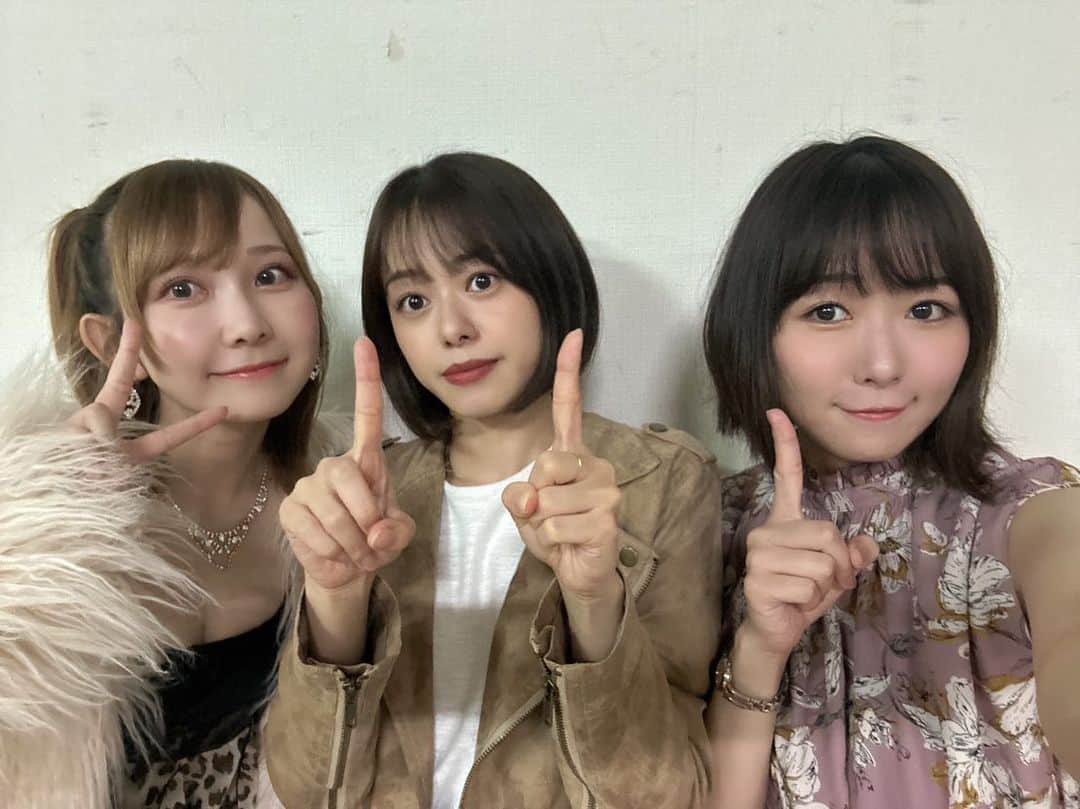 秋田知里さんのインスタグラム写真 - (秋田知里Instagram)「🍓2023.5.31-6.4 舞台「アビリティイレブン」 写真見返してたらるかとかんなとの写真しかほぼなかった🤣🤣  作品はとにかく全キャラぶっ飛んでて、私は何故かその中でもよりやばいと思われてる、フルーツをグミに変えるアビリティを待つ子でした🍓🧚‍♀️✨ 意味のないおバカなことを真剣にやるの(褒めてる)楽しかった☺️！  #アビリティイレブン #舞台 #MW10 #秋田知里 #ギャル #中身はただのアホ」7月21日 16時12分 - akitachisato_official