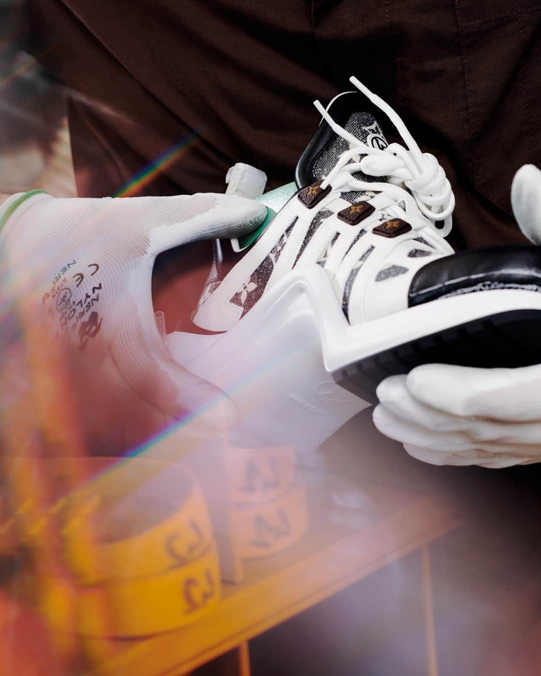 ルイ・ヴィトンさんのインスタグラム写真 - (ルイ・ヴィトンInstagram)「The Book 16. In a tale of boundless creativity and reinvention, the digital version of Louis Vuitton's latest edition of its magazine, exclusive to the LV App, explores the metamorphosis of the LV Archlight sneakers, detailing the modern iterations of the signature design. Read the article on the LV App via link in bio.   #LouisVuitton #LVTheBook #LVArchlight   Photo credits: Marvin Leuvrey」7月21日 21時00分 - louisvuitton