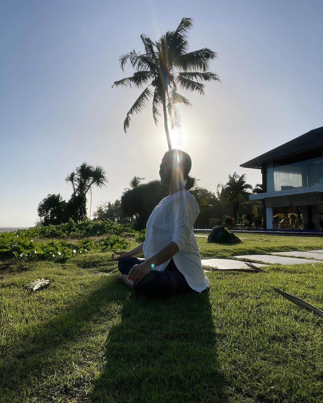 桑原りささんのインスタグラム写真 - (桑原りさInstagram)「サマサマ〜♡   というインドネシア語が気に入ってます🏝️ありがとう、に対するお返事の言葉。  非日常に触れることで、自分の日常を知る毎日です😌  #bali  #yoga」7月21日 16時46分 - lisakuwamon