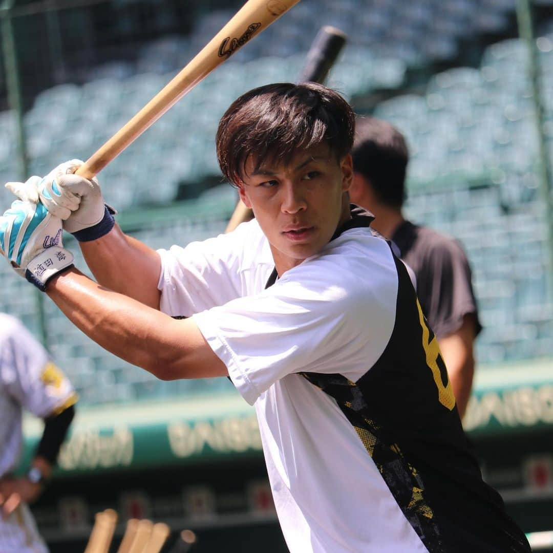 阪神タイガースさんのインスタグラム写真 - (阪神タイガースInstagram)「甲子園球場での練習の様子③野手編です！ #森下翔太 選手 #小幡竜平 選手 #前川右京 選手 #原口文仁 選手 #渡邉諒 選手 #ヨハンミエセス 選手 #植田海 選手 #島田海吏 選手 #坂本誠志郎 選手 #糸原健斗 選手 #阪神タイガース  #ARE」7月21日 16時47分 - hanshintigers_official