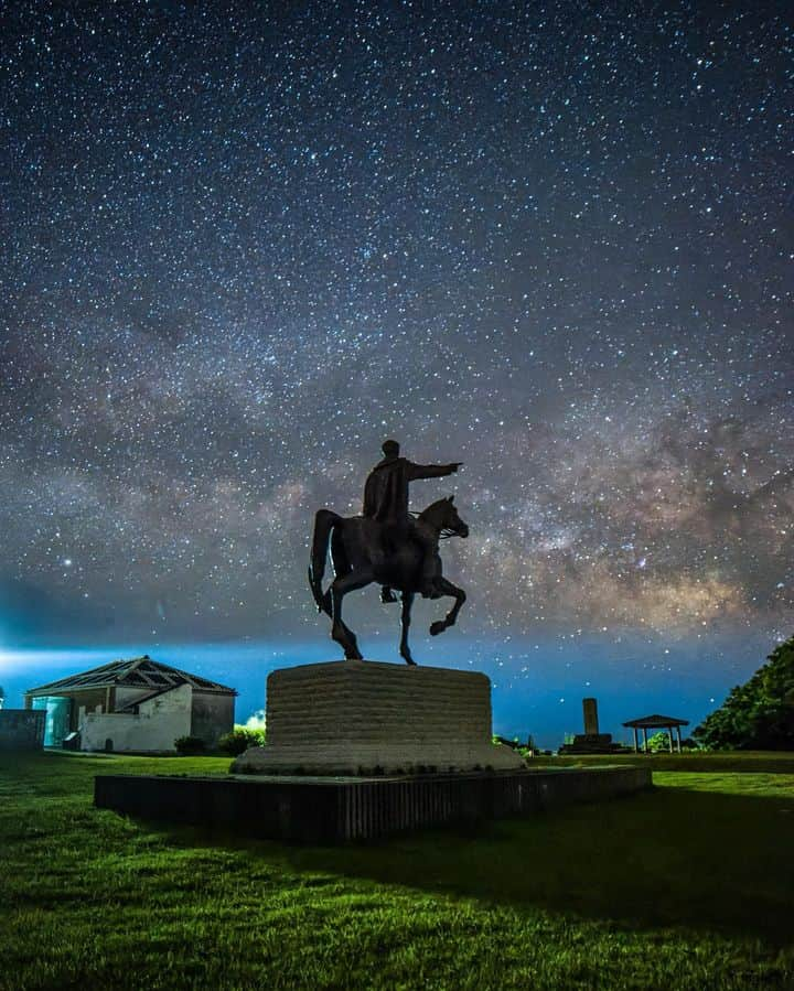 和みわかやまのインスタグラム：「. 串本にある、樫野崎灯台✨夏は星が多く見えるので、ぜひ自然の中で夜空を見上げてみてくださいね🥰  📷：@msms____25 📍：白浜・串本エリア 串本町  #グッドトリップ和歌山 投稿キャンペーン優秀賞からのリポストです😉 . . . #和歌山 #和歌山観光 #和歌山旅行 #わかやま #和みわかやま #wakayama #wakayamajapan #wakayamatrip #wakayamatravel #nagomi_wakayama #wakayamagram #樫野崎灯台 #天の川 #星空 #トルコ #夜空 #kushimoto #milkeyway #starsinthesky #summerinjapan #旅行 #国内旅行 #旅行好きな人と繋がりたい #観光 #travel #trip #travelgram #japan #travelphotography」