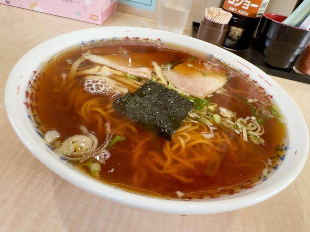 わっきーのインスタグラム：「北海道/釧路グルメの代表、釧路ラーメン。その中でもNo. 1といわれている「ラーメンまるひら」へ行ってきました。 人生初の釧路ラーメン、鰹ガツン系でスープ完飲しちゃいました！ ここ食べときゃ間違いなし！  #ラーメンまるひら #ラーメン #釧路ラーメン #北海道グルメ #釧路グルメ #youtube #わっきーtv」