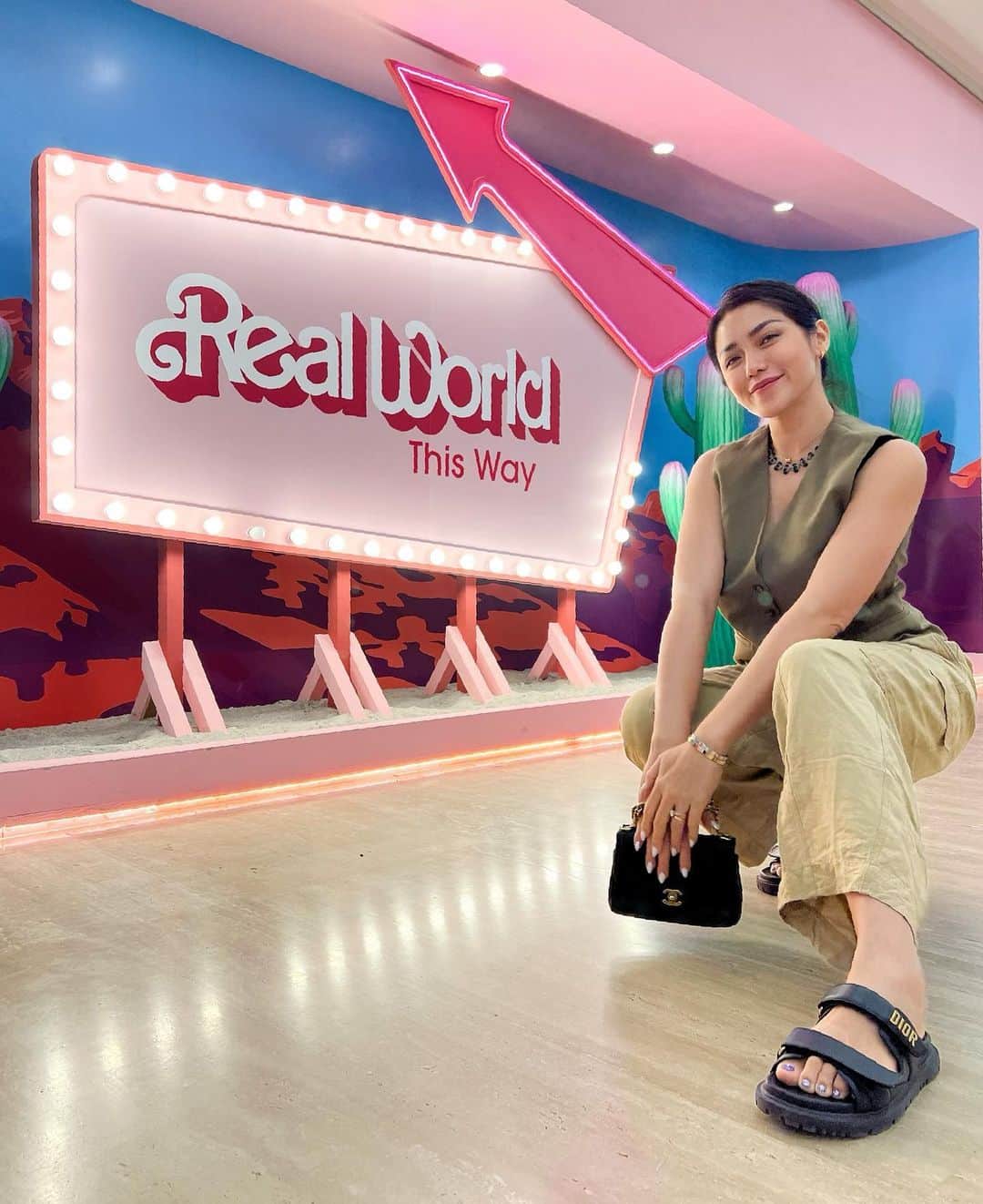 ジェシカ・イスカンダルのインスタグラム：「Real world in a real life 💘」