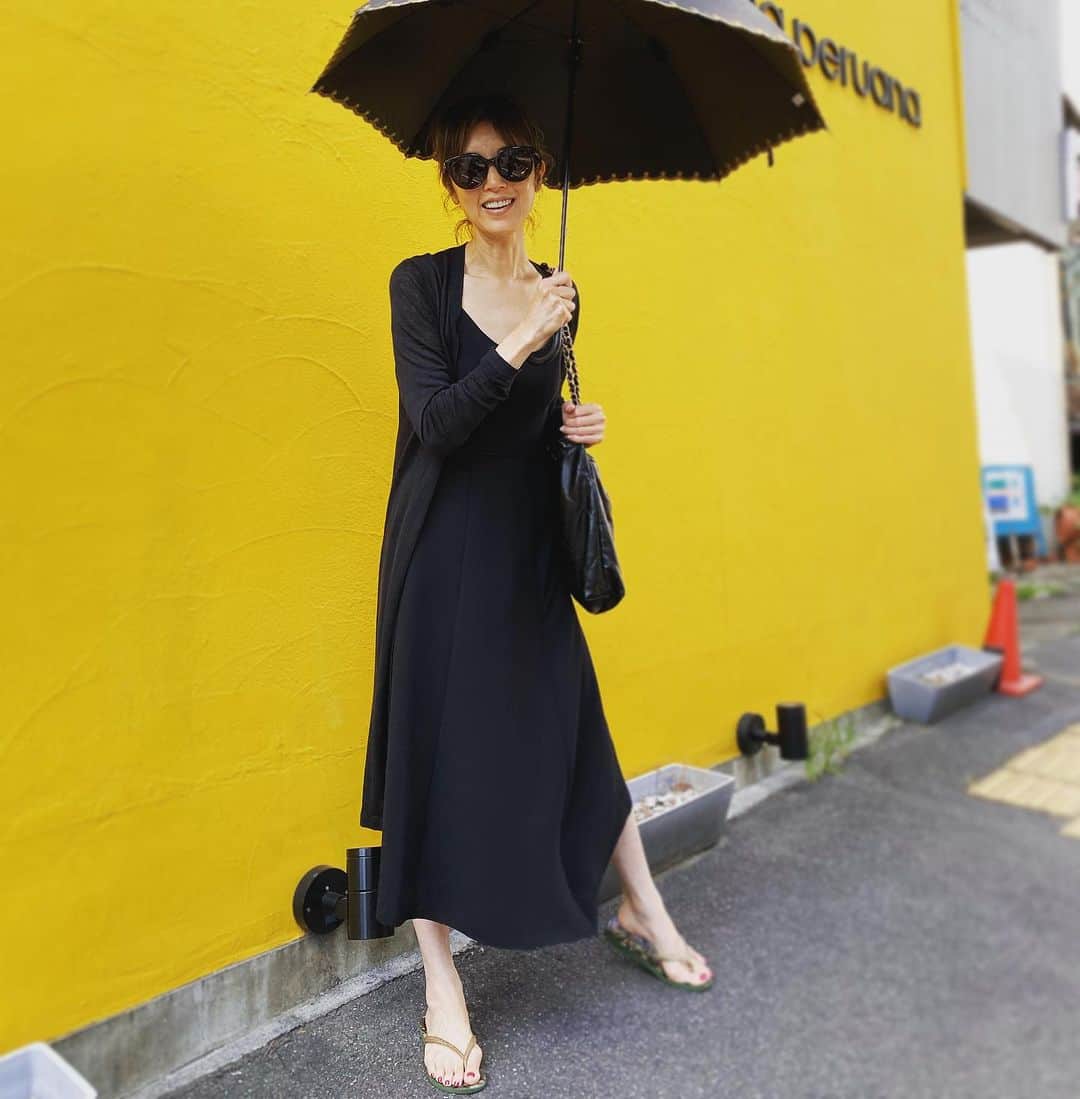 高岡早紀 のインスタグラム：「暑い日が続いていますね。 今日は娘の買い物に付き合って、街に出てきました。。 目まぐるしく変わって行く街の様子にキョロキョロです。」