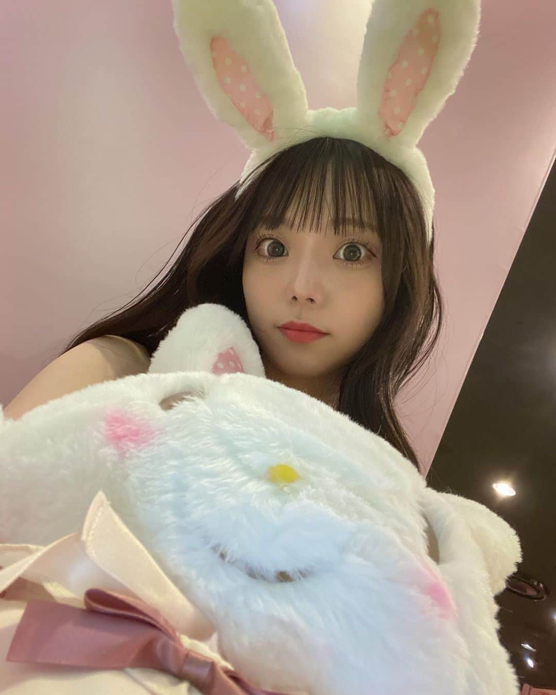 澤田美晴のインスタグラム：「ついに先日メルメルドールデビューしました🐰🎀💗  わたしだけのメルメルドール👸🏼✨ たくさん可愛がります🫶🏻🎀💗💗💗  #ウィッシュミーメル  #メルメルドール  #サンリオピューロランド」