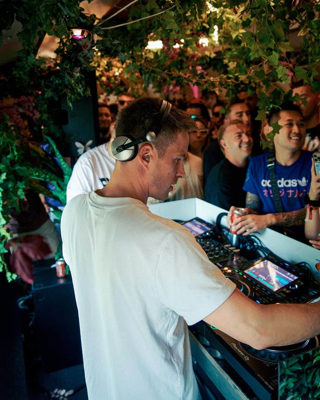 Dannicさんのインスタグラム写真 - (DannicInstagram)「I played on the @tomorrowland Party Train from Amsterdam to Antwerp 🚂😱💥 Thanks everyone for the crazy vibes and huge shoutout to Tomorrowland for making it such a unique experience. Grateful to be a part of it. Sunday july 30th playing the festival at the Rose Garden stage🫶🏻」7月21日 17時13分 - dannic