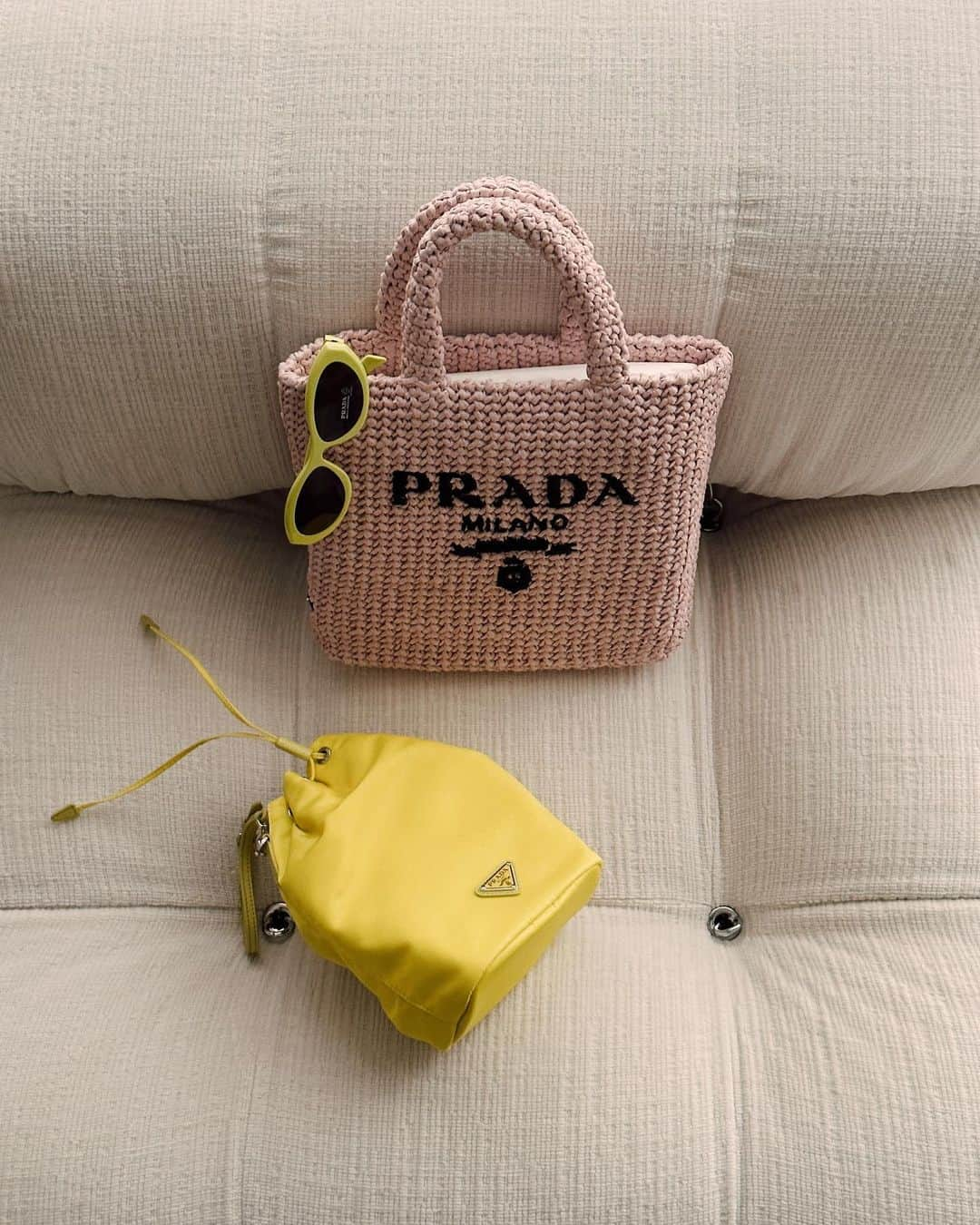 徐琁さんのインスタグラム写真 - (徐琁Instagram)「今年夏天就是要有很多繽紛色 @prada 的禮物真的是太可愛 粉色真的好萌～～～～❤️‍🔥🥹  #SeaBeyond」7月21日 17時14分 - cos55555