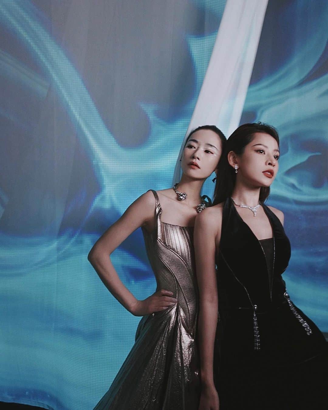 Chi Puさんのインスタグラム写真 - (Chi PuInstagram)「|Who's that girl?| Chi Pu x @liuyase   Language is not a barrier, this song is the thread that connects our souls . The words we want to say to each other, are also the words we want to say to you guys.  🪞👥🪞」7月21日 17時19分 - chipupu