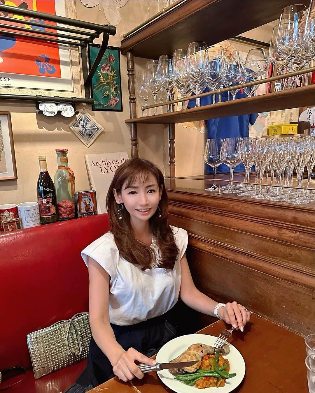 長谷川夕希子さんのインスタグラム写真 - (長谷川夕希子Instagram)「恵比寿のビストロ @cafe_lelion へ定例会🍽️  美味しかったよー😋  大人コーデやカジュアルファッション、グルメ、美容情報等々投稿しています→ @yukikogabby   いつも良いね👍ありがとうございます🥹 フォロー励みになります❣️  #大人女子コーデ  #女子会コーデ  #ランチコーデ  #アラフォーコーデ  #アラフォーファッション  #アラフィフコーデ  #アラフィフファッション  #美魔女 #大人女子の休日  #大人カジュアルコーデ  #大人カジュアルファッション #恵比寿デート  #ルリオン」7月21日 8時26分 - yukikogabby