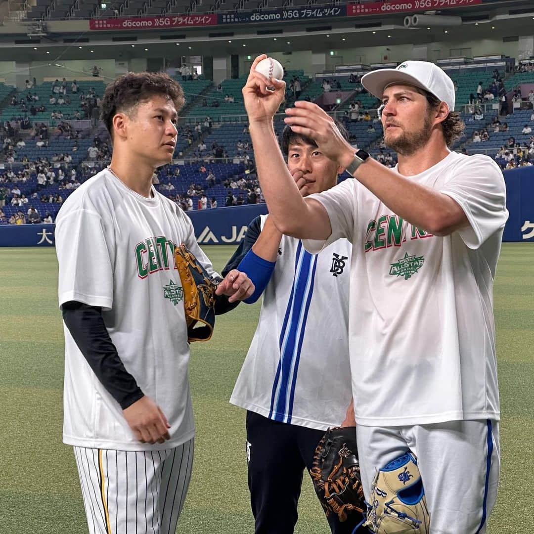 大竹耕太郎さんのインスタグラム写真 - (大竹耕太郎Instagram)「オールスター 初日の名古屋では バウアー投手と 試合前のキャッチボールを させて頂きました。 最後には,変化球の投げ方など 教わることができました！ また投げ合える日を楽しみにしています^ ^ Thank you !!   #バウアー投手 #ベイスターズ #マイナビオールスターゲーム」7月21日 8時28分 - ohtake_49