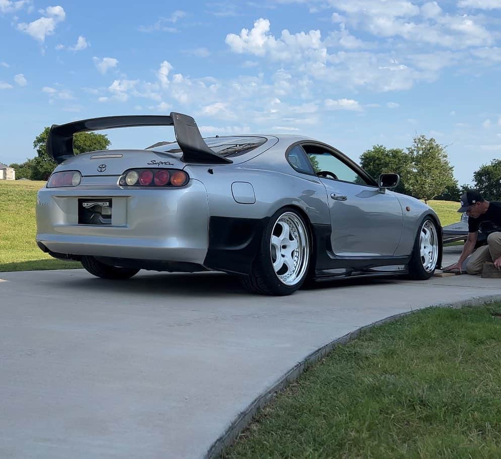 スティーブのインスタグラム：「This car is gonna be sick. Stay tuned #jza80 #toyotasupra #2jz メチャかっこいいスープラになる‼️期待してくださいね　#スープラ　#80スープラ」