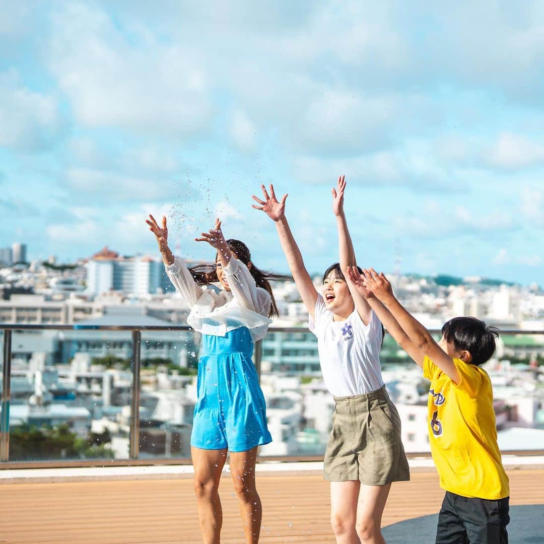 YumeFitさんのインスタグラム写真 - (YumeFitInstagram)「. . 子供達の終業式が昨日終わって 今日から夏休みに入りました🌻🍉  沖縄には昨晩の飛行機に乗ってきました♪  私も少し夏休みを頂き 家族でリフレッシュしたいと思います😊🏝️  #沖縄 #okinawa #家族旅行」7月21日 8時52分 - yume_ifbbpro