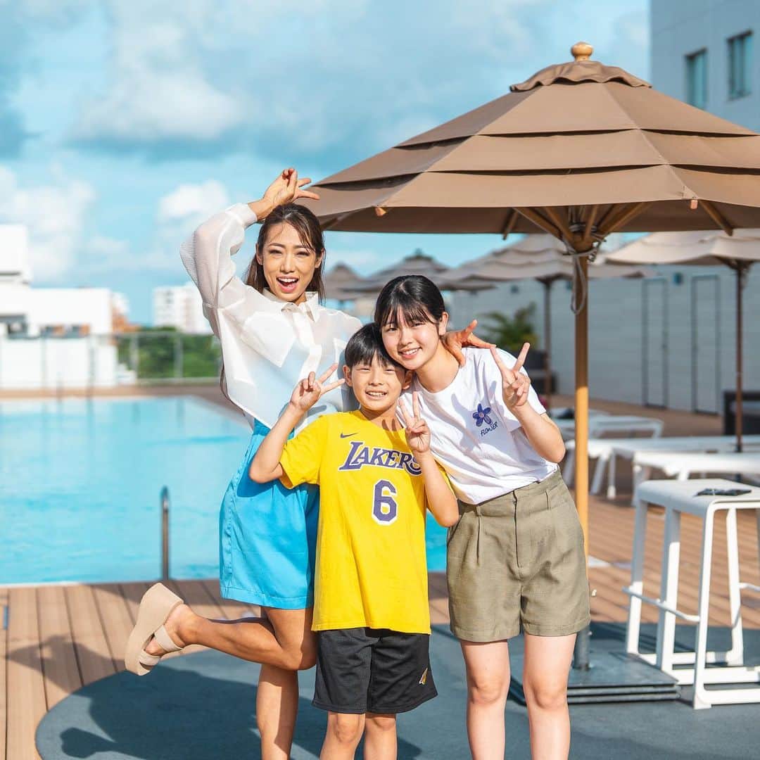 YumeFitのインスタグラム：「. . 子供達の終業式が昨日終わって 今日から夏休みに入りました🌻🍉  沖縄には昨晩の飛行機に乗ってきました♪  私も少し夏休みを頂き 家族でリフレッシュしたいと思います😊🏝️  #沖縄 #okinawa #家族旅行」