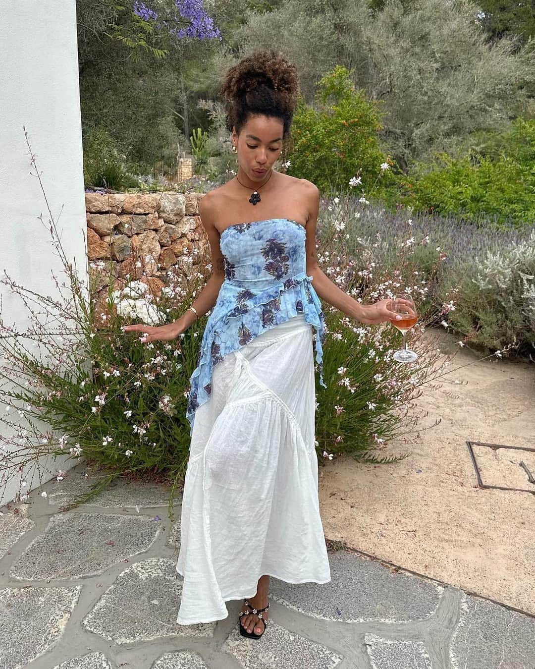 freepeopleのインスタグラム：「Summer vibes with @amaka.hamelijnck. Link in bio.」