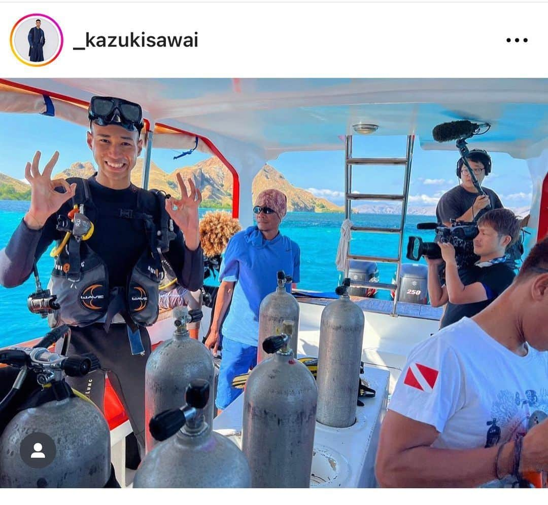 朝日放送「朝だ！生です旅サラダ」のインスタグラム：「_kazukisawai  体験ダイビング🧜  海の世界は一面の珊瑚礁と綺麗な魚達のとんでもなく美しい世界が広がっていました🪸🐠✨  居眠り中のウミガメめちゃくちゃ可愛いかったぁ🐢💤😍 そして大型マンタと出会った時の興奮は半端じゃなかったです🤩  これが人生初ダイビングでいいんでしょうか？と言いたくなるくらい、僕には勿体無いような最高のダイビングでした😭 本当に感謝です🌊🙏🏾✨  海中では👍🏾のポーズがNG(何か異常が起きたら海面に上がりたいポーズ)だと教えて頂き、👌🏾で最高ー！を表してます😆📸  #ダイビング #世界自然遺産の海 #フローレス島 #オフショット #インドネシア #朝だ生です旅サラダ #ABCテレビ #朝日放送テレビ #海外の旅 #旅サラダリポーター #海外リポーター #マリ共和国　#日本　#ハーフ #パリコレ　#モデル　#俳優　#澤井一希」