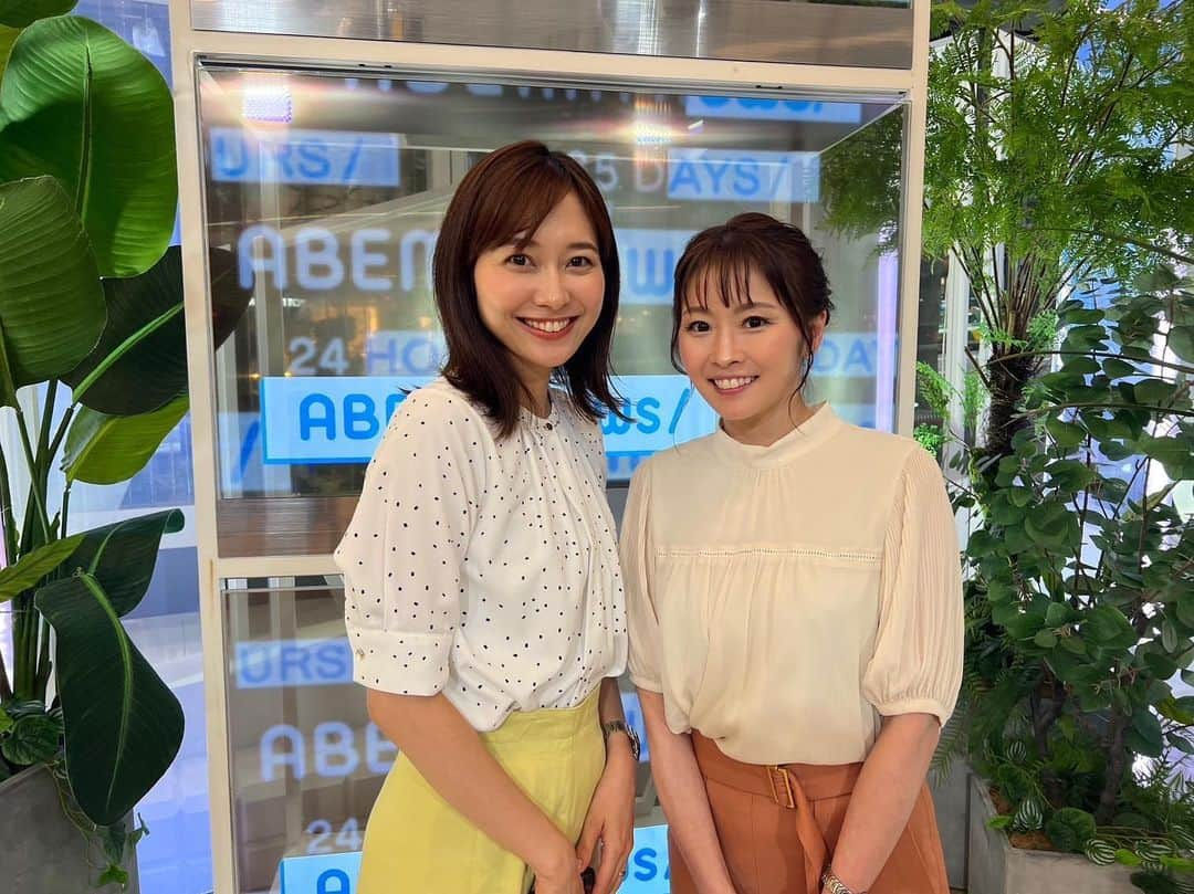 久冨慶子のインスタグラム：「・ 本日ABEMA news出演予定です！ 少し前に楪望さんと一緒に担当した時の写真💛 @nozomi_yuzuriha_official  合間の時間に沢山お喋りして楽しかった~！！！！！ ＊ ＊ #abema  #なんか私巨大だな #楪さんはとっても華奢だな」