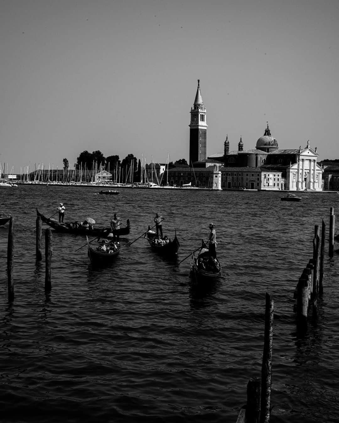 Ryota さんのインスタグラム写真 - (Ryota Instagram)「We spent the day in Venice yesterday!🇮🇹 I loved taking photos in this beautiful city and we got to spend the day riding the gondolas around and going to amazing restaurants! 🍝🚣‍♀️☀️ ずっと行きたかったベネチアにやっといけた！ ほんと全てが美しくて写真撮るのが楽しすぎた📸カメラ好きな人には絶対行ってほしい場所😊 また行きたいな〜。」7月21日 9時30分 - ryota_0809
