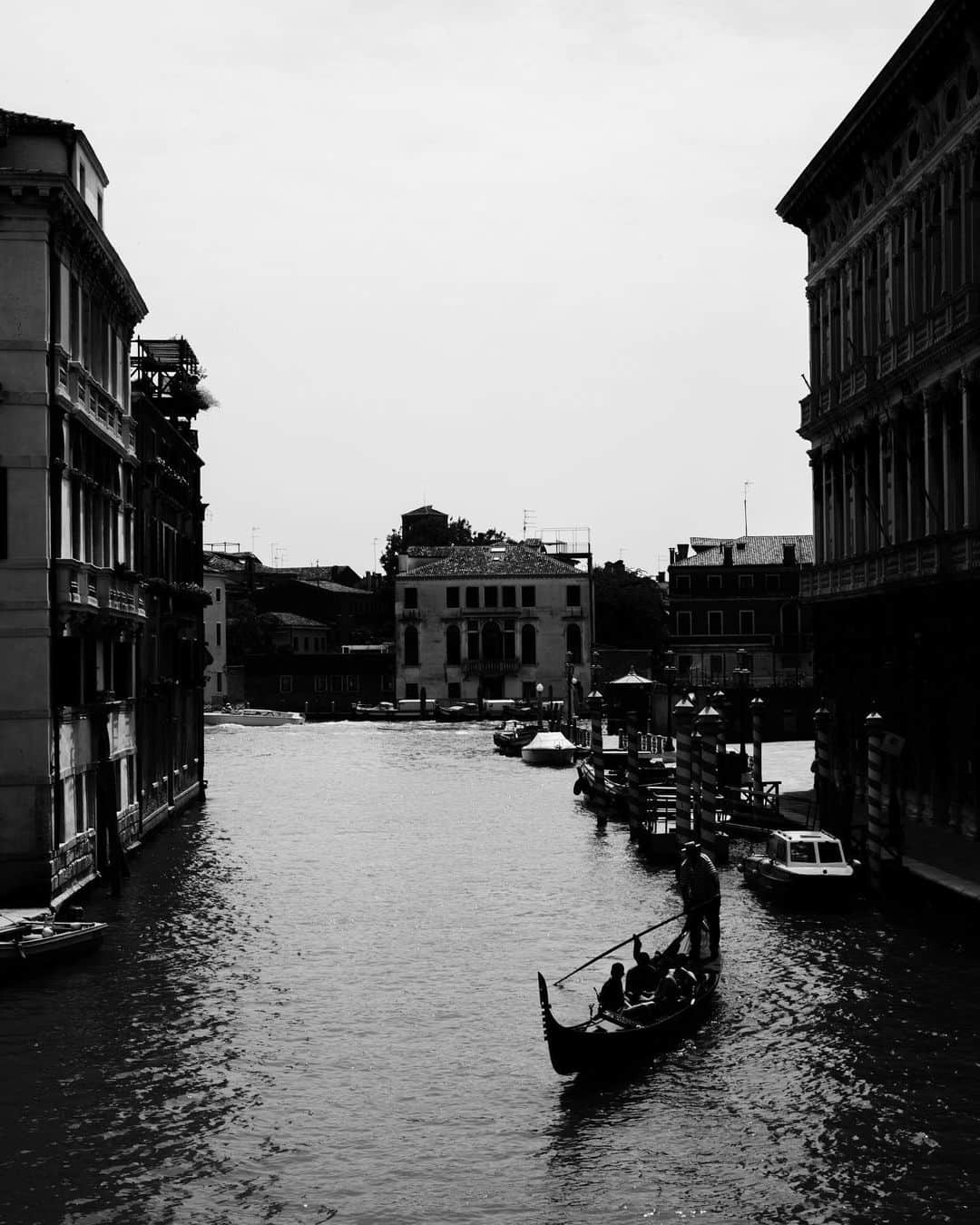 Ryota さんのインスタグラム写真 - (Ryota Instagram)「We spent the day in Venice yesterday!🇮🇹 I loved taking photos in this beautiful city and we got to spend the day riding the gondolas around and going to amazing restaurants! 🍝🚣‍♀️☀️ ずっと行きたかったベネチアにやっといけた！ ほんと全てが美しくて写真撮るのが楽しすぎた📸カメラ好きな人には絶対行ってほしい場所😊 また行きたいな〜。」7月21日 9時30分 - ryota_0809