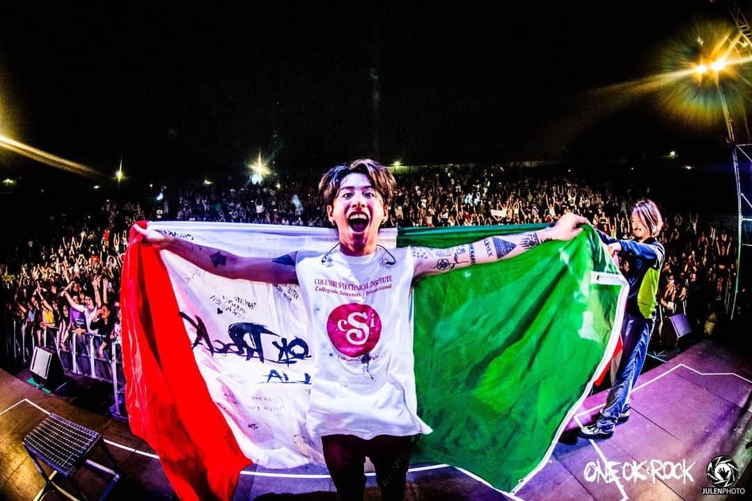 Taka のインスタグラム：「Thank you Florence 🇮🇹 It was really really fun night 😎 @julenphoto」