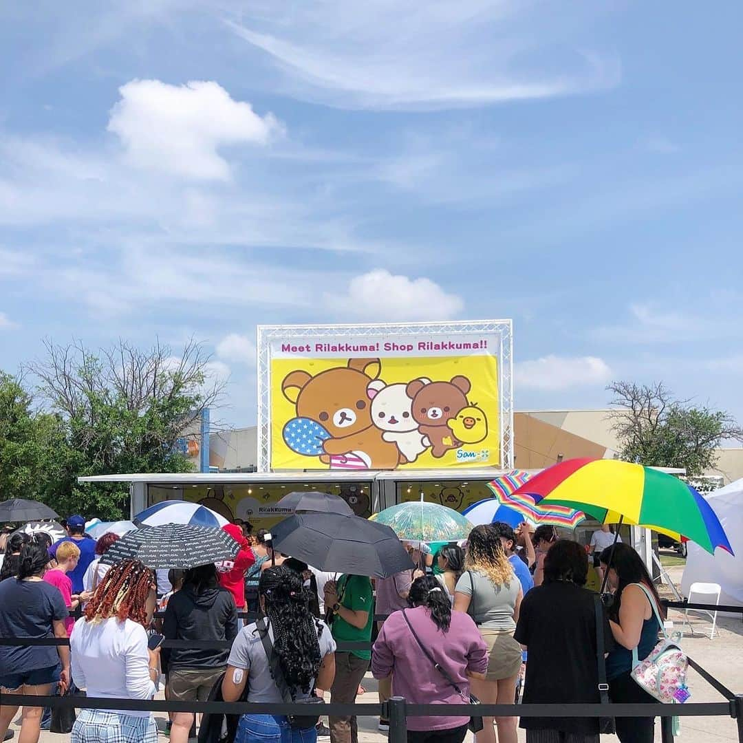 Rilakkuma US（リラックマ）さんのインスタグラム写真 - (Rilakkuma US（リラックマ）Instagram)「Here are some of our favorite moments from the USA Tour! 📸 💕   This time we are featuring photos from our tour venues in Newark, New Jersey, and Dallas, Texas. ✨  Rilakkuma and friends were so happy to see you all! 🥰 Take care, until we meet again!!! 🐻💕  #Rilakkuma_USATour #event #rilakkuma #sanx #kawaii #japanesepopculture #plushies #cute #popups #popupshop #summer #japaneseculture #newark #dallas #losangeles #sanfrancisco #seattle #chicago」7月21日 9時55分 - rilakkumaus