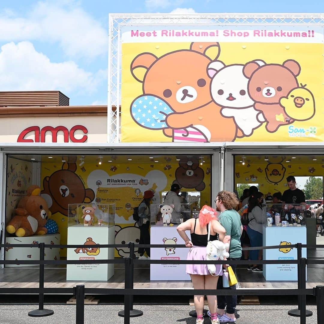 Rilakkuma US（リラックマ）さんのインスタグラム写真 - (Rilakkuma US（リラックマ）Instagram)「Here are some of our favorite moments from the USA Tour! 📸 💕   This time we are featuring photos from our tour venues in Newark, New Jersey, and Dallas, Texas. ✨  Rilakkuma and friends were so happy to see you all! 🥰 Take care, until we meet again!!! 🐻💕  #Rilakkuma_USATour #event #rilakkuma #sanx #kawaii #japanesepopculture #plushies #cute #popups #popupshop #summer #japaneseculture #newark #dallas #losangeles #sanfrancisco #seattle #chicago」7月21日 9時55分 - rilakkumaus