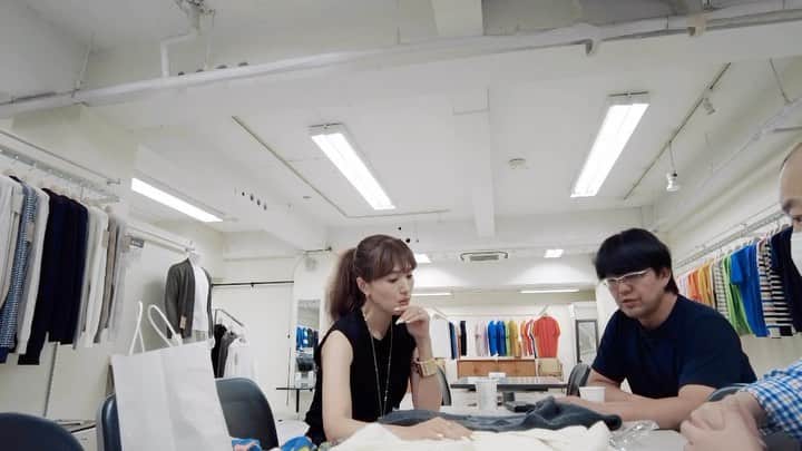 廣瀬規子のインスタグラム：「@cebalasi で、ずっと作りたかった100%カシミヤのカーディガンを、長年モンゴルカシミヤを取り扱っていらっしゃる株式会社ジムさんのご協力のもと、制作中です🥹  1stサンプルが上がってきた後、それを手直しし、尚且つ、より理想に近いものにするため、編み目を変えて、もう一度サンプルを作っていただくことにしました。  上質なカシミヤ。決して安くはないです。 でも、本当に軽くてあたたかい。 より良いものをお届けするため、妥協はしたくない。そう思っています。」