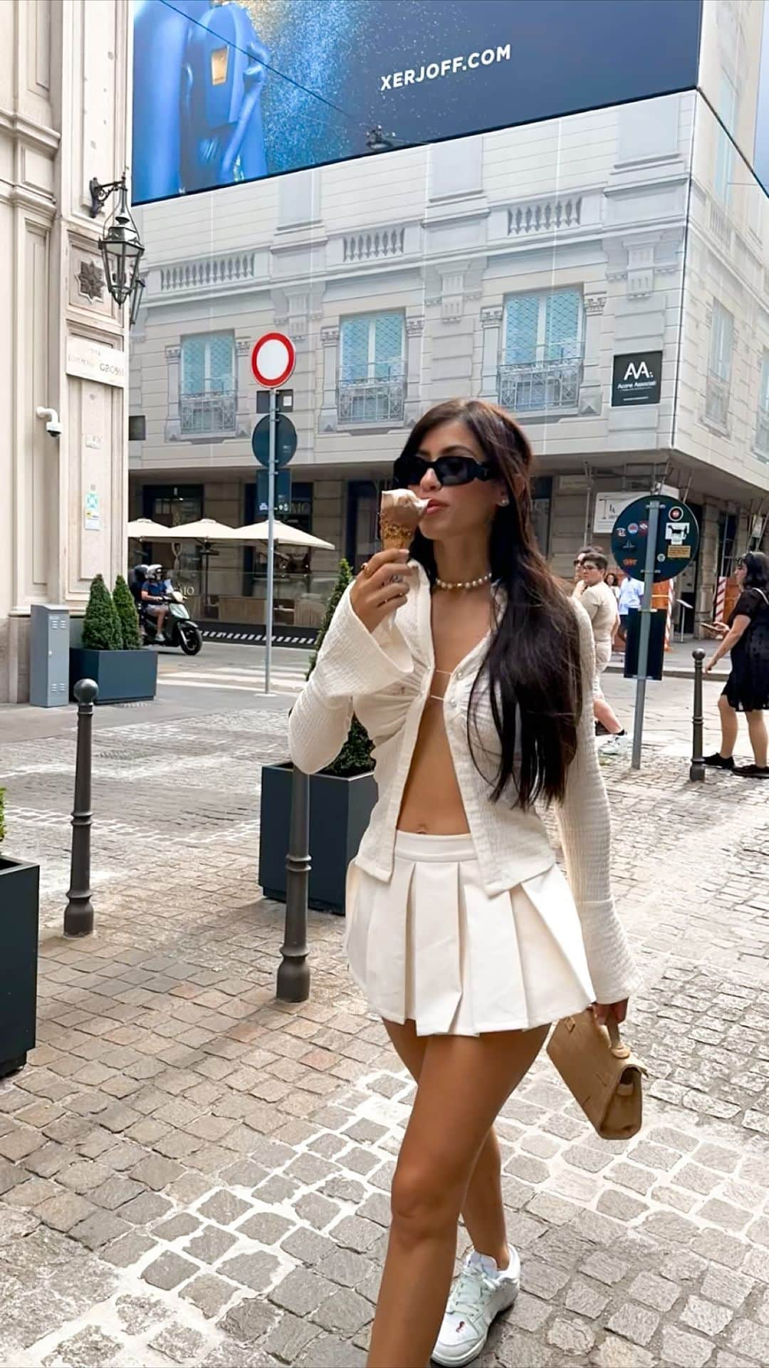 Alexandra M Rodriguezのインスタグラム：「Gelato & daydreams🍦🌎💕」