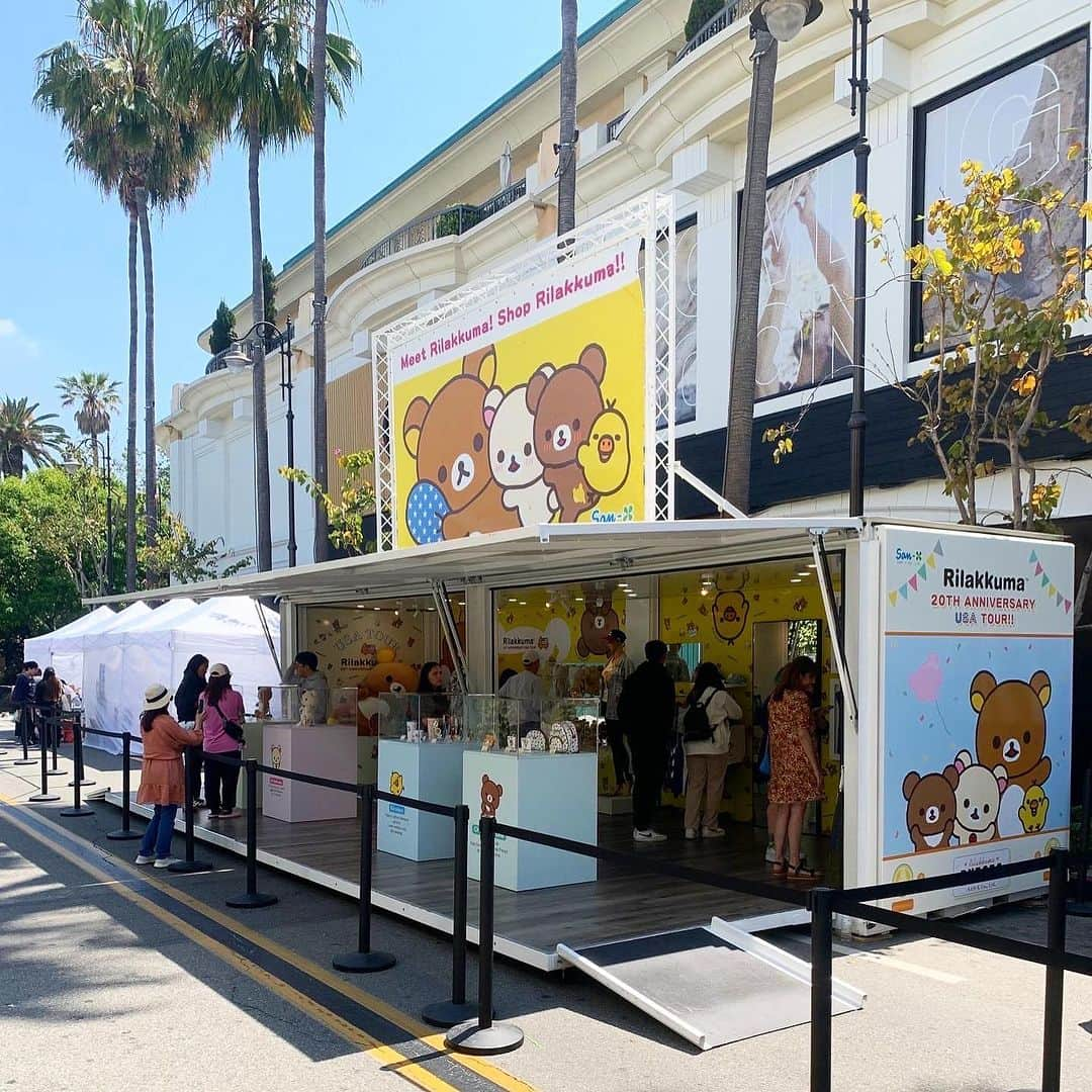 Rilakkuma US（リラックマ）さんのインスタグラム写真 - (Rilakkuma US（リラックマ）Instagram)「Here are some of our favorite moments from the USA Tour! 📸 💕   This time we are featuring photos from our tour venues in Los Angeles and San Francisco, California. ✨  Rilakkuma and friends were so happy to see you all! 🥰 Take care, until we meet again!!! 🐻💕  #Rilakkuma_USATour #event #rilakkuma #sanx #kawaii #japanesepopculture #plushies #cute #popups #popupshop #summer #japaneseculture #newark #dallas #losangeles #sanfrancisco #seattle #chicago」7月21日 10時00分 - rilakkumaus