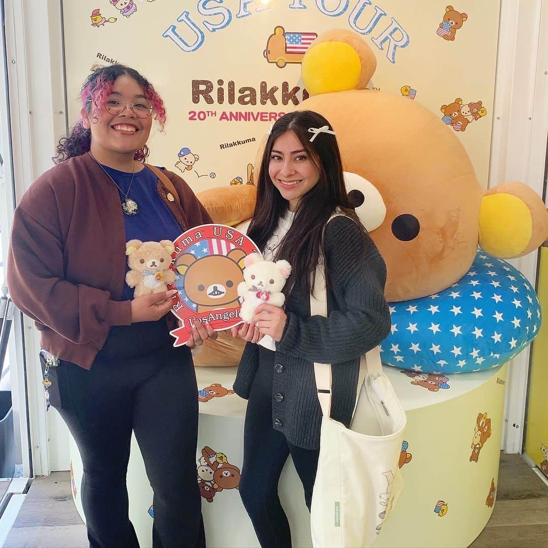 Rilakkuma US（リラックマ）さんのインスタグラム写真 - (Rilakkuma US（リラックマ）Instagram)「Here are some of our favorite moments from the USA Tour! 📸 💕   This time we are featuring photos from our tour venues in Los Angeles and San Francisco, California. ✨  Rilakkuma and friends were so happy to see you all! 🥰 Take care, until we meet again!!! 🐻💕  #Rilakkuma_USATour #event #rilakkuma #sanx #kawaii #japanesepopculture #plushies #cute #popups #popupshop #summer #japaneseculture #newark #dallas #losangeles #sanfrancisco #seattle #chicago」7月21日 10時00分 - rilakkumaus
