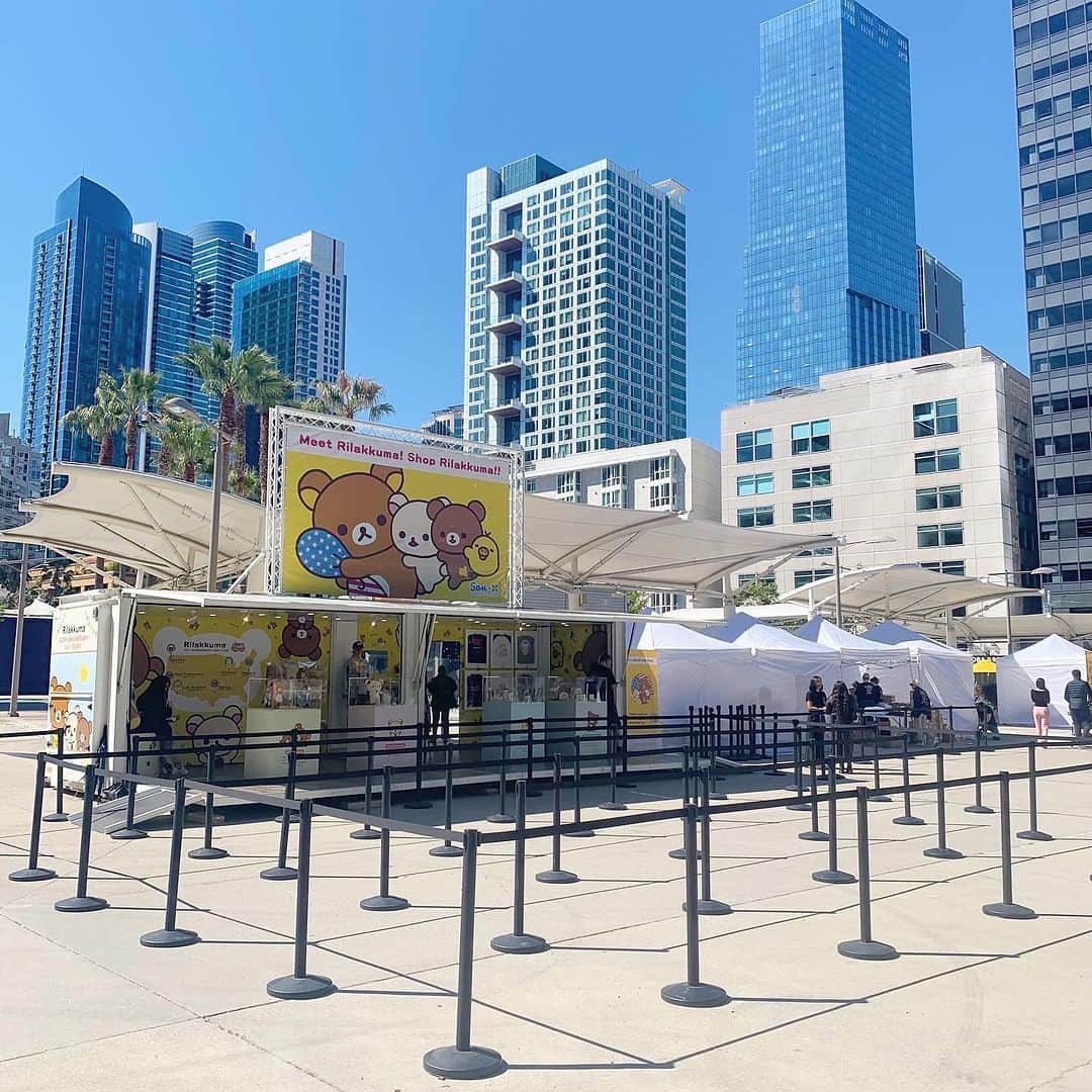 Rilakkuma US（リラックマ）さんのインスタグラム写真 - (Rilakkuma US（リラックマ）Instagram)「Here are some of our favorite moments from the USA Tour! 📸 💕   This time we are featuring photos from our tour venues in Los Angeles and San Francisco, California. ✨  Rilakkuma and friends were so happy to see you all! 🥰 Take care, until we meet again!!! 🐻💕  #Rilakkuma_USATour #event #rilakkuma #sanx #kawaii #japanesepopculture #plushies #cute #popups #popupshop #summer #japaneseculture #newark #dallas #losangeles #sanfrancisco #seattle #chicago」7月21日 10時00分 - rilakkumaus