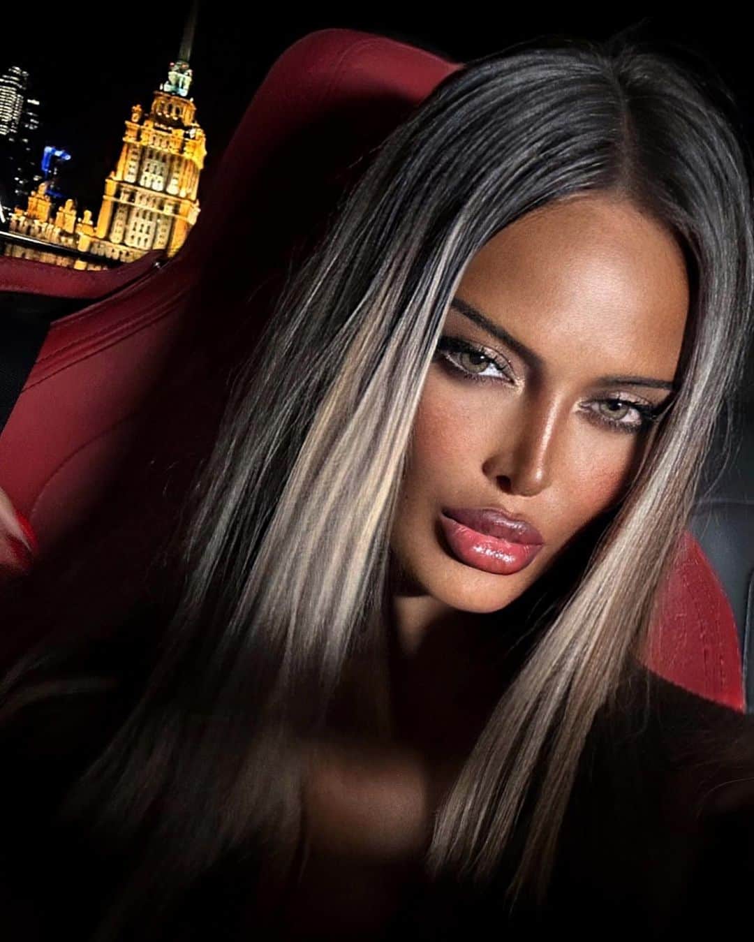 Nita Kuzminaのインスタグラム：「Мы всегда стремимся к запретному и желаем недозволенного 🫦」