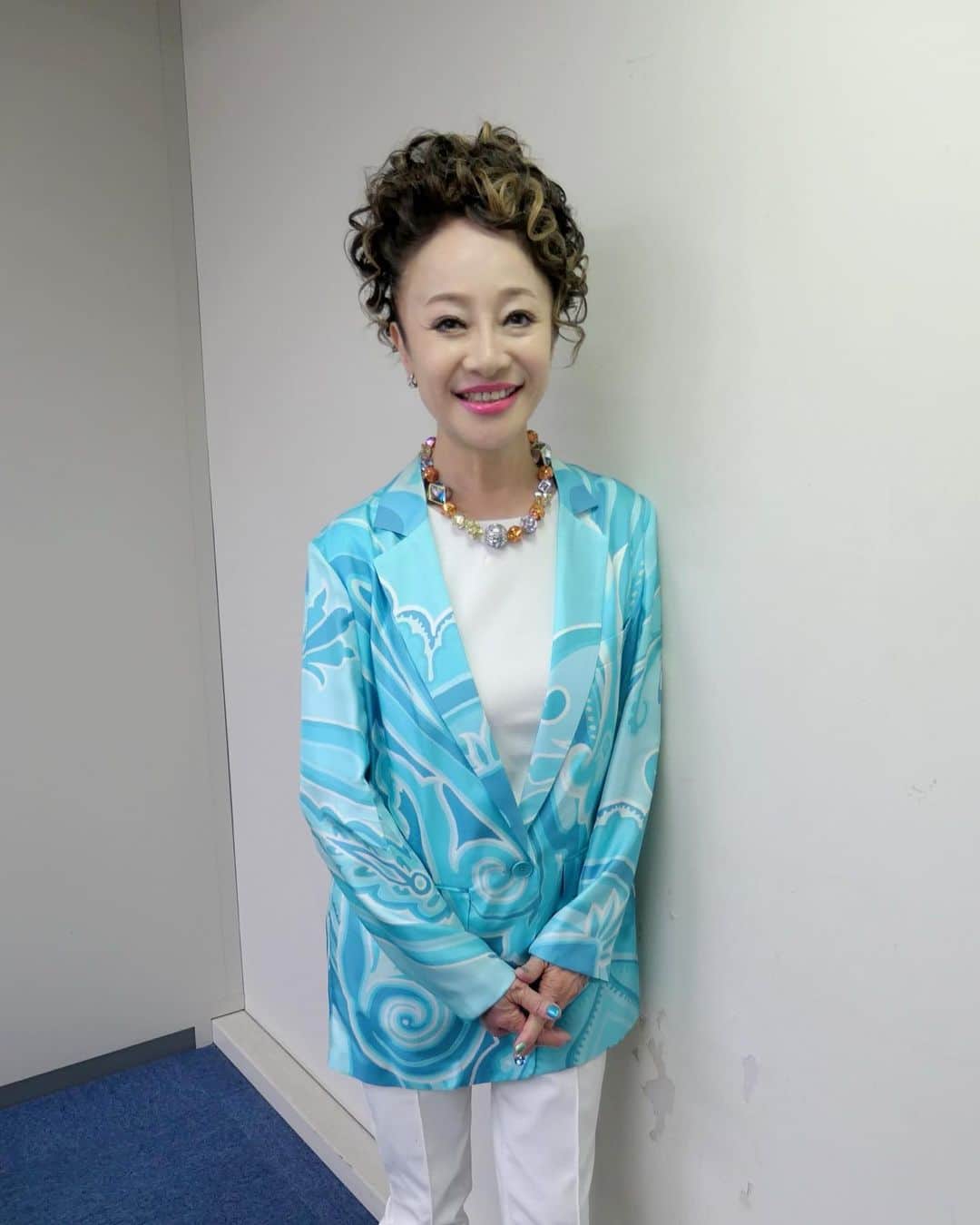 南美希子さんのインスタグラム写真 - (南美希子Instagram)「最近はクリンクリンに巻いてもらっています。 衣裳・アクセサリー #エトロ #スワロフスキー」7月21日 10時06分 - mikiko_minami
