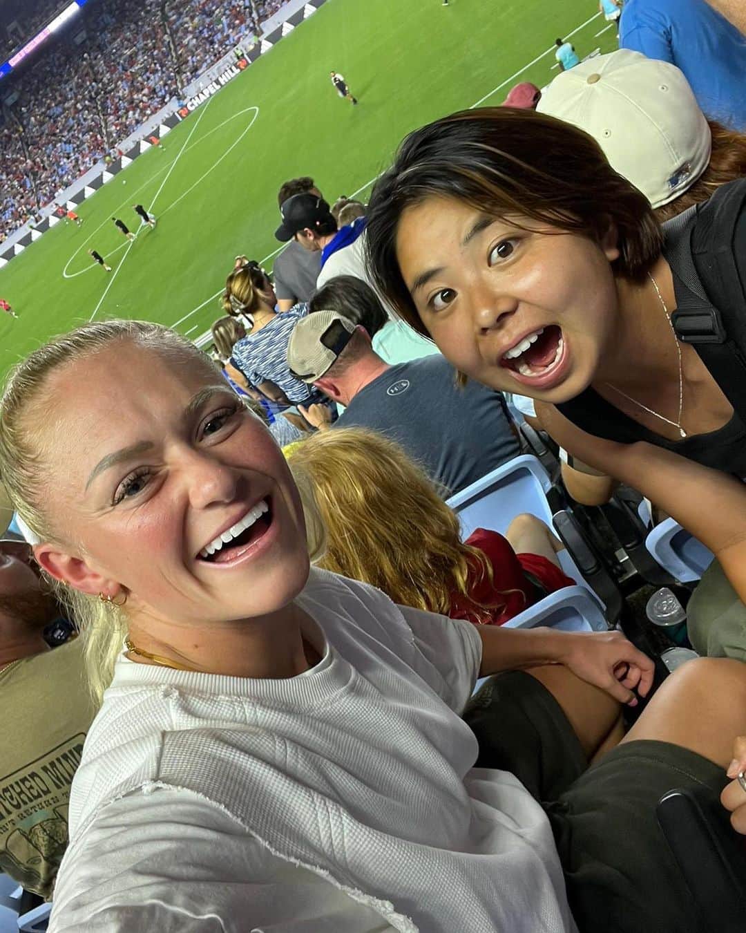 三浦成美さんのインスタグラム写真 - (三浦成美Instagram)「Chelsea vs Wrexham⚽️  生で観れたのも嬉しかったけど、平日にも関わらず、大学のフットボールスタジアムに5万人以上の観客が集まることに1番驚いた。 まず大学内にこのレベルのスタジアムがあることが凄い。 アメリカフットボールどんだけ人気なんだ。 文化の違いは面白い。 自分も誰かに何かを与えられるプレーをしたいと思った！ #nc #空綺麗 #前の人の迫力」7月21日 10時09分 - miura_narumi17