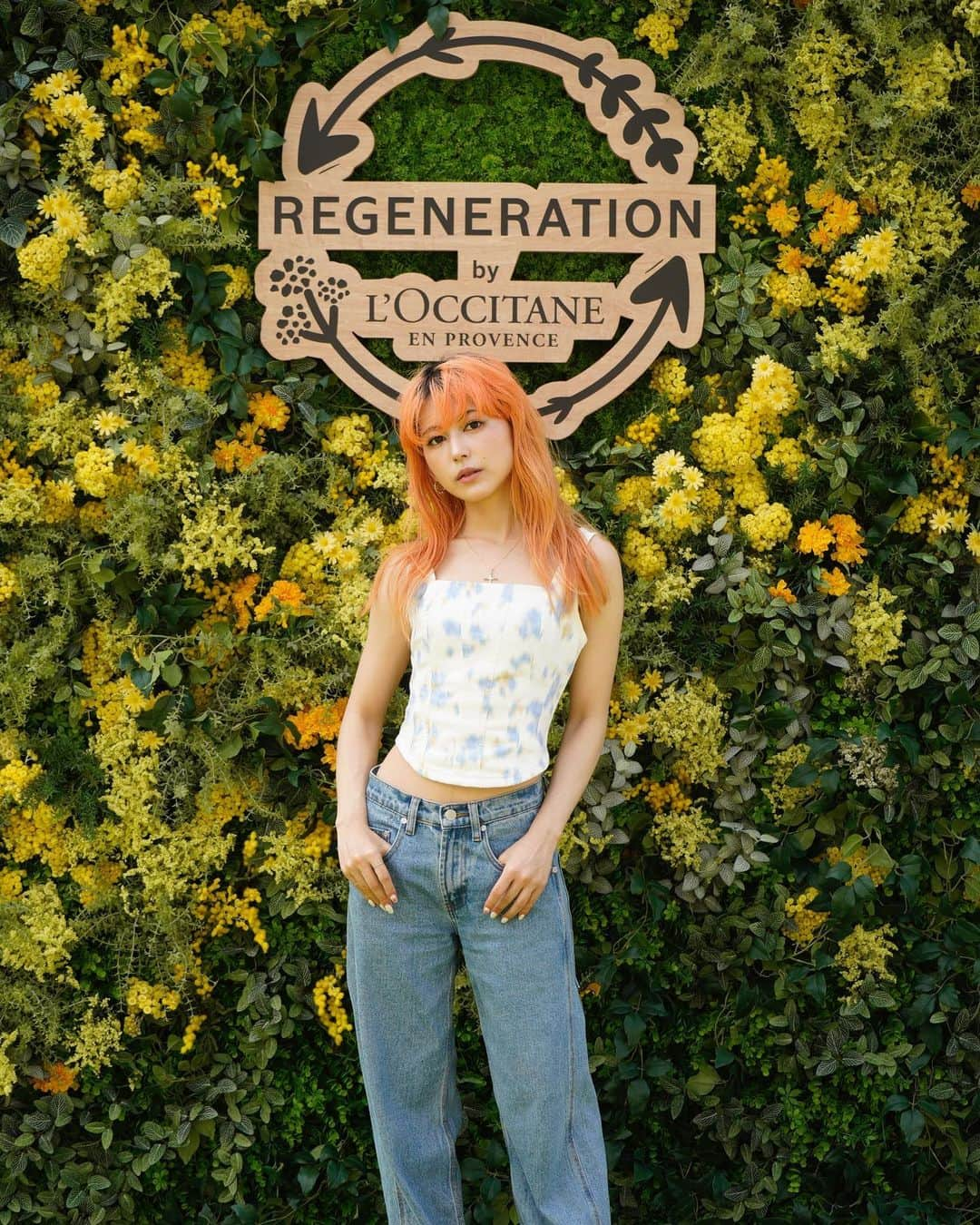 菅沼ゆり（ゆりっぱ）のインスタグラム：「7/21(金)〜7/23(日)まで開催中の @loccitane_jp のイベント「REGENERATION」に 遊びに行ってきました🌼  ロクシタンは植物や生態系を可能な限り 守りながらアイテムを作り、自然へ恩返しするように再生する活動を続けているブランド。  使い終わった容器を回収し リサイクルした再生PET素材でエコバックを作ったり、 ラベンダー🪻畑の恵みはミツバチがいてこそ。 一緒に働くミツバチも大切に守ること。  そんなロクシタンのモノづくりの裏側の世界を お勉強してきました。  自然のままの澄んだ香り🌳と 開放感ある芝生広場は凄く気持ちよかった....  📍渋谷宮下公園芝生広場 #ロクシタン #loccitane  #REGENERATION #miyashitapark #loccitanepr  hair&make @haruna_yasumitsu」