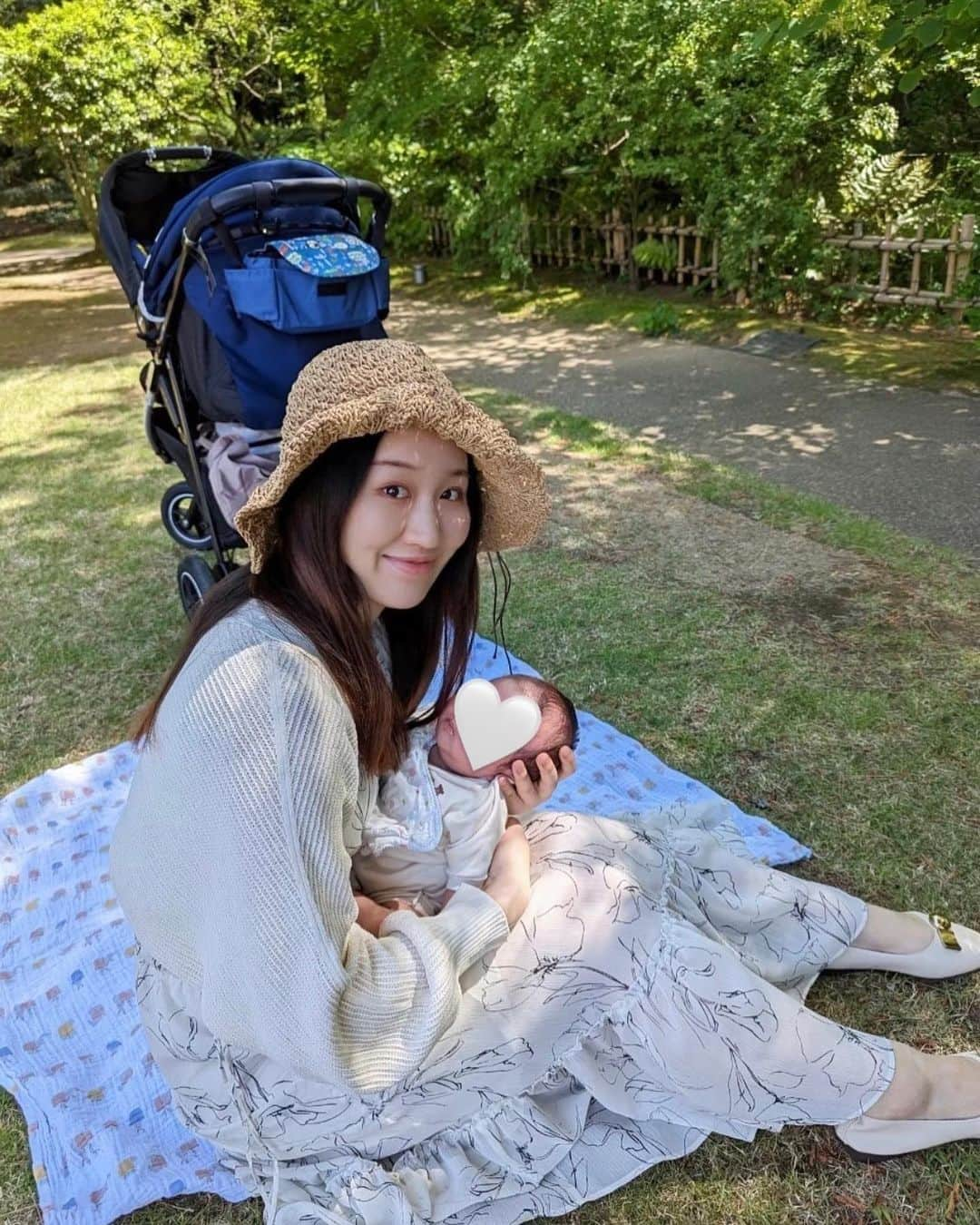 彩月つくしさんのインスタグラム写真 - (彩月つくしInstagram)「Our first picnic…💛💚💛  最近は娘が起きる前の朝の時間を使って大学の勉強始めています。妊娠中はあまり体調がすぐれず、集中して勉強ができなかったため、久しぶりにクリアな気持ちで勉強に励むことが出来て幸せです。 引き続き、大学卒業目指して頑張っていきたいと思います。  #大学#通信#慶應通信」7月21日 10時25分 - iii_tsukushi_iii