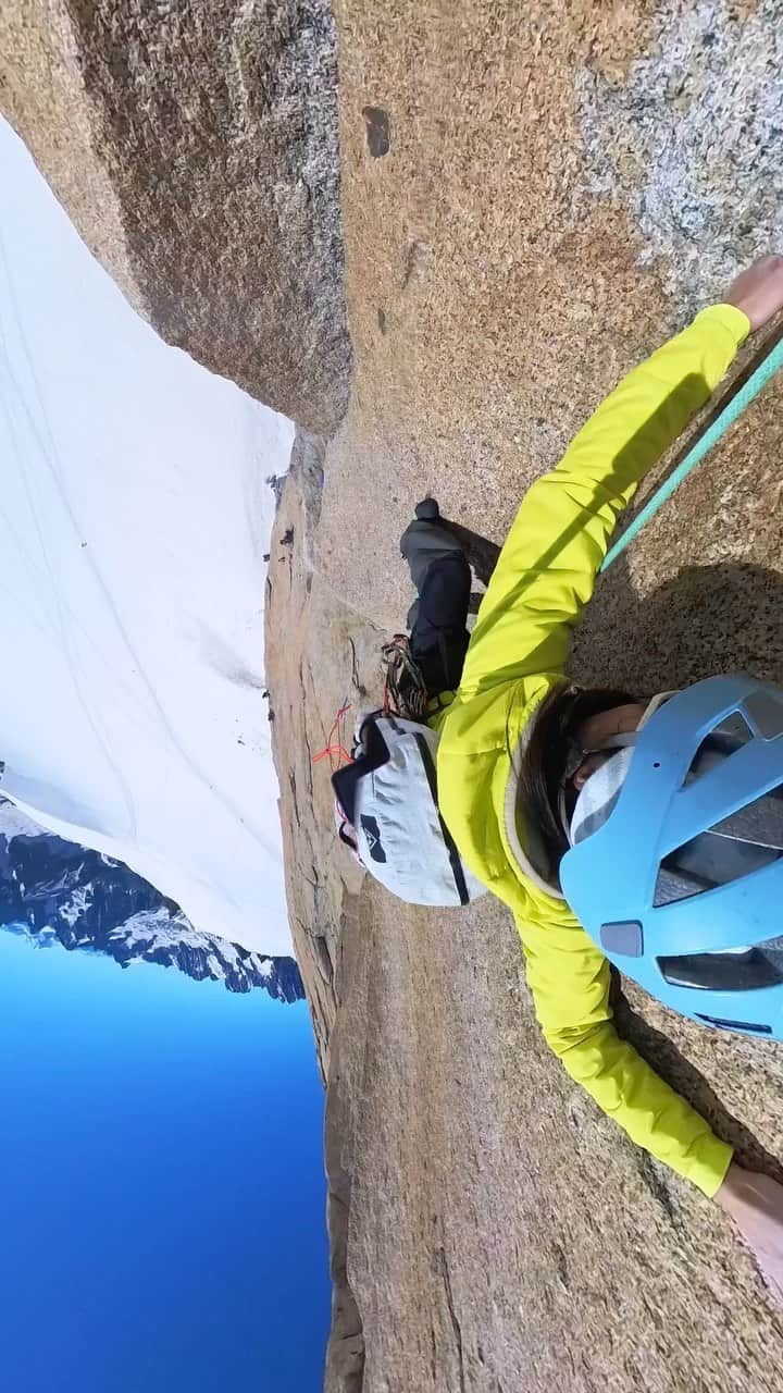 松島エミのインスタグラム：「I can’t remember if this was pitch 3 or 4 of the classic Rebuffat-Baquet route on the Mont Blanc massif but it was damn beautiful and a great one with interesting moves that kept me on my toes😆   . . #climbing#climbinggirls#chamonix#aiguilledumidi#climbingphotography#mountains#optoutside#arcteryx#クライミング#クライミング女子#granite#rebuffat#girlswhoclimb#montblancmassif#alpine#alpineclimbing#mountaineering#granite#crackclimbing」