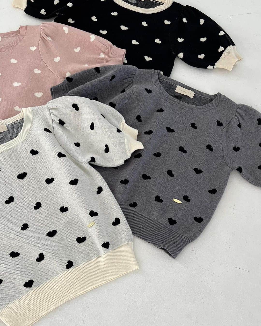 AnMILLEさんのインスタグラム写真 - (AnMILLEInstagram)「- new season - ㅤㅤㅤㅤㅤㅤㅤㅤㅤㅤㅤㅤㅤ \ 7月下旬入荷予定 / #ハートニット ¥5,900 【OW/PI/CH/BK】 ㅤㅤㅤㅤㅤㅤㅤㅤㅤㅤㅤㅤㅤ  #アンミール #anmille #フェミニンコーデ #coordinate #code #大人可愛い #ootd #outfit #ファッション」7月21日 10時41分 - anmille.official